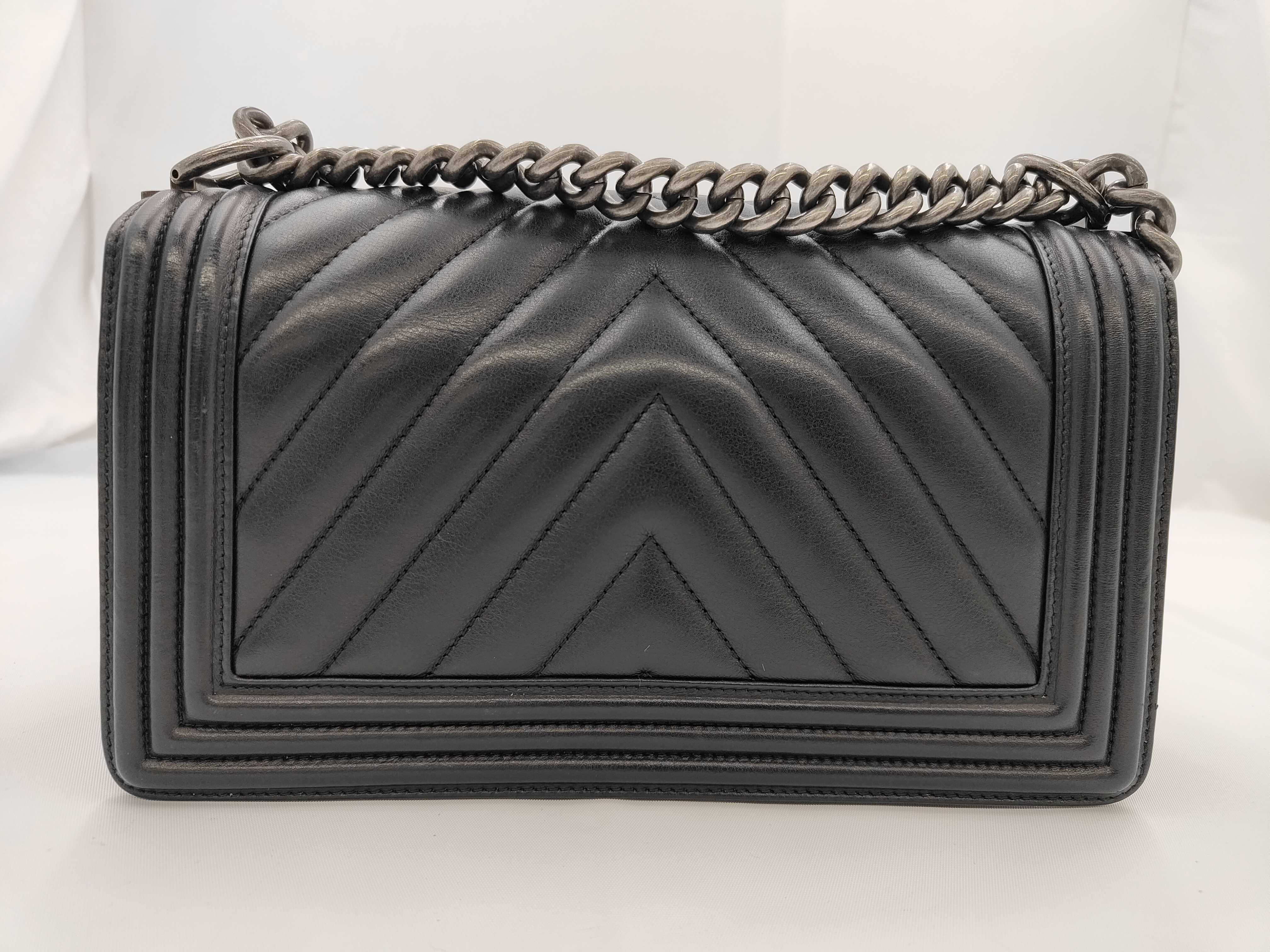 Boy Chanel 25 V-stitch Lambskin Shoulder Bag — view 2