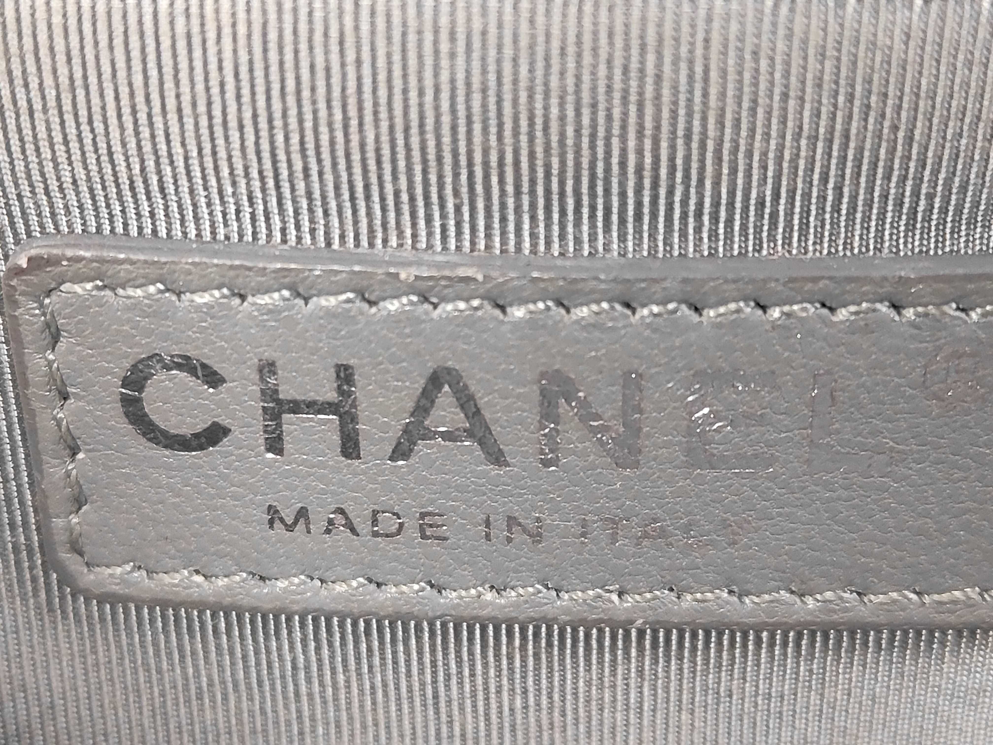 Boy Chanel 25 V-stitch Lambskin Shoulder Bag — view 11