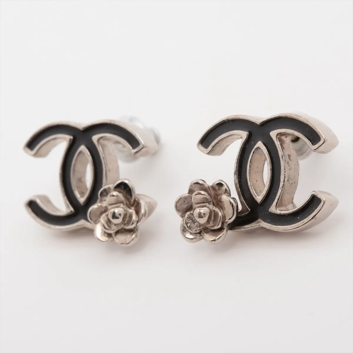 Coco Mark Camellia 07P Earrings (Pair) Metal Silver x Black. — view 3
