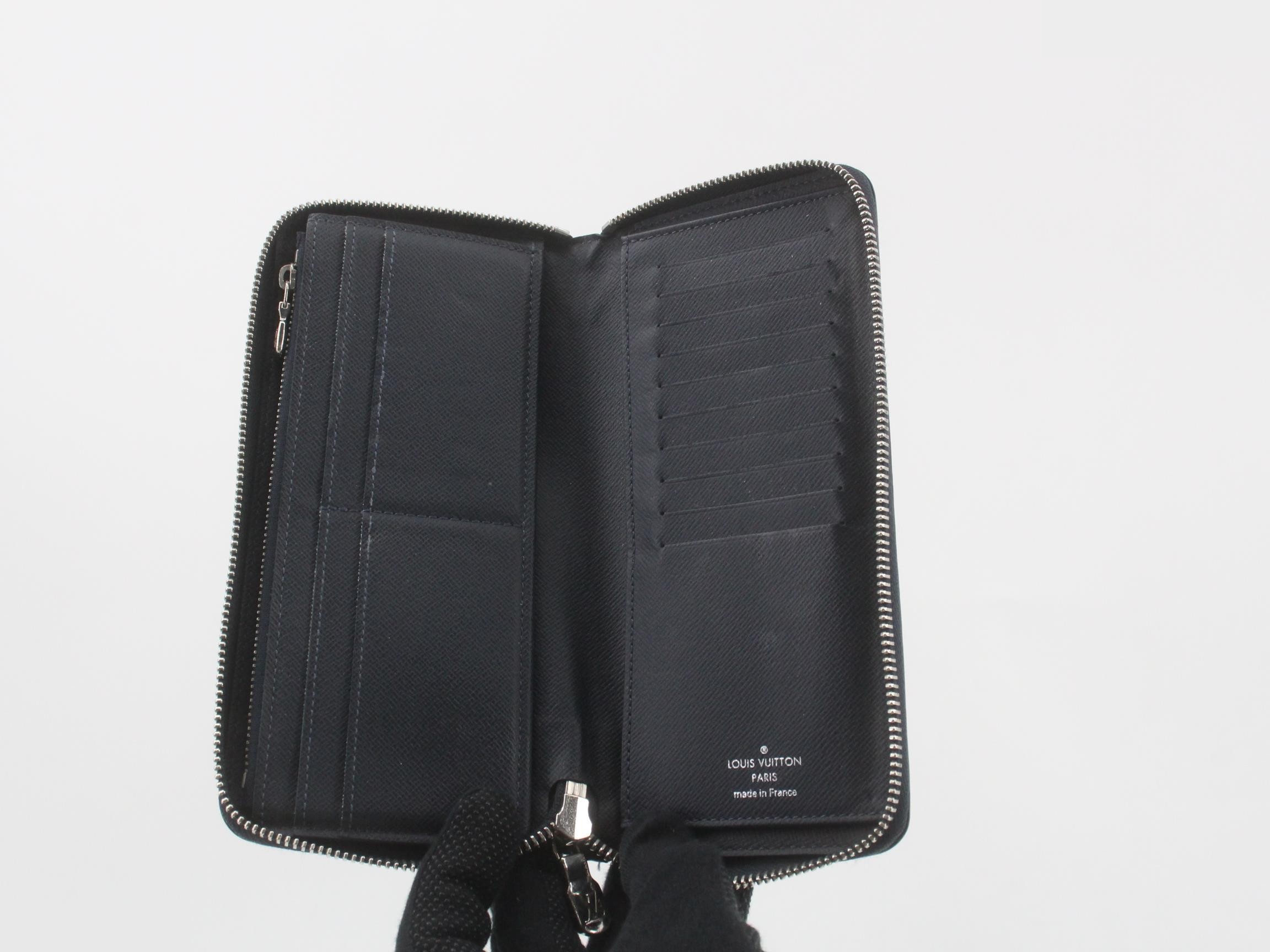 Zippy Wallet Vertical Blue Marine Round Zipper Long Wallet — view 4