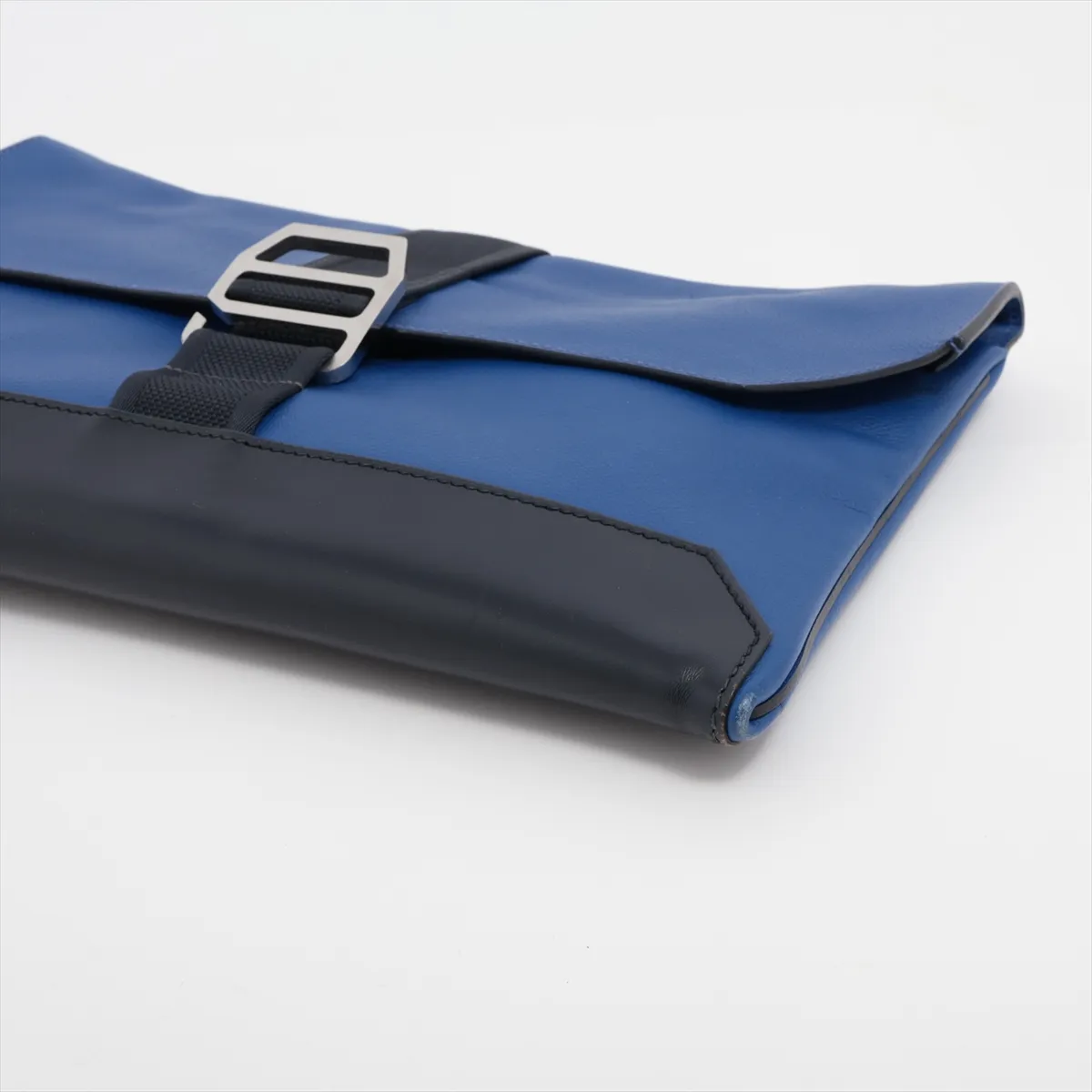 City Slide Pochette Evercolor Blue Electric x Black Matte Silver Hardware D:2019 — view 3