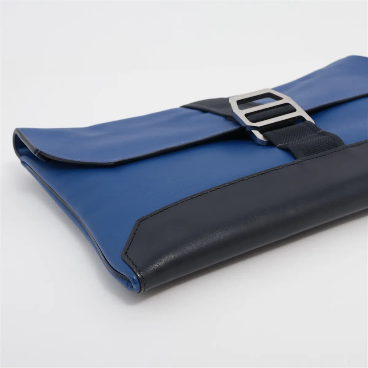 City Slide Pochette Evercolor Blue Electric x Black Matte Silver Hardware D:2019 — view 4
