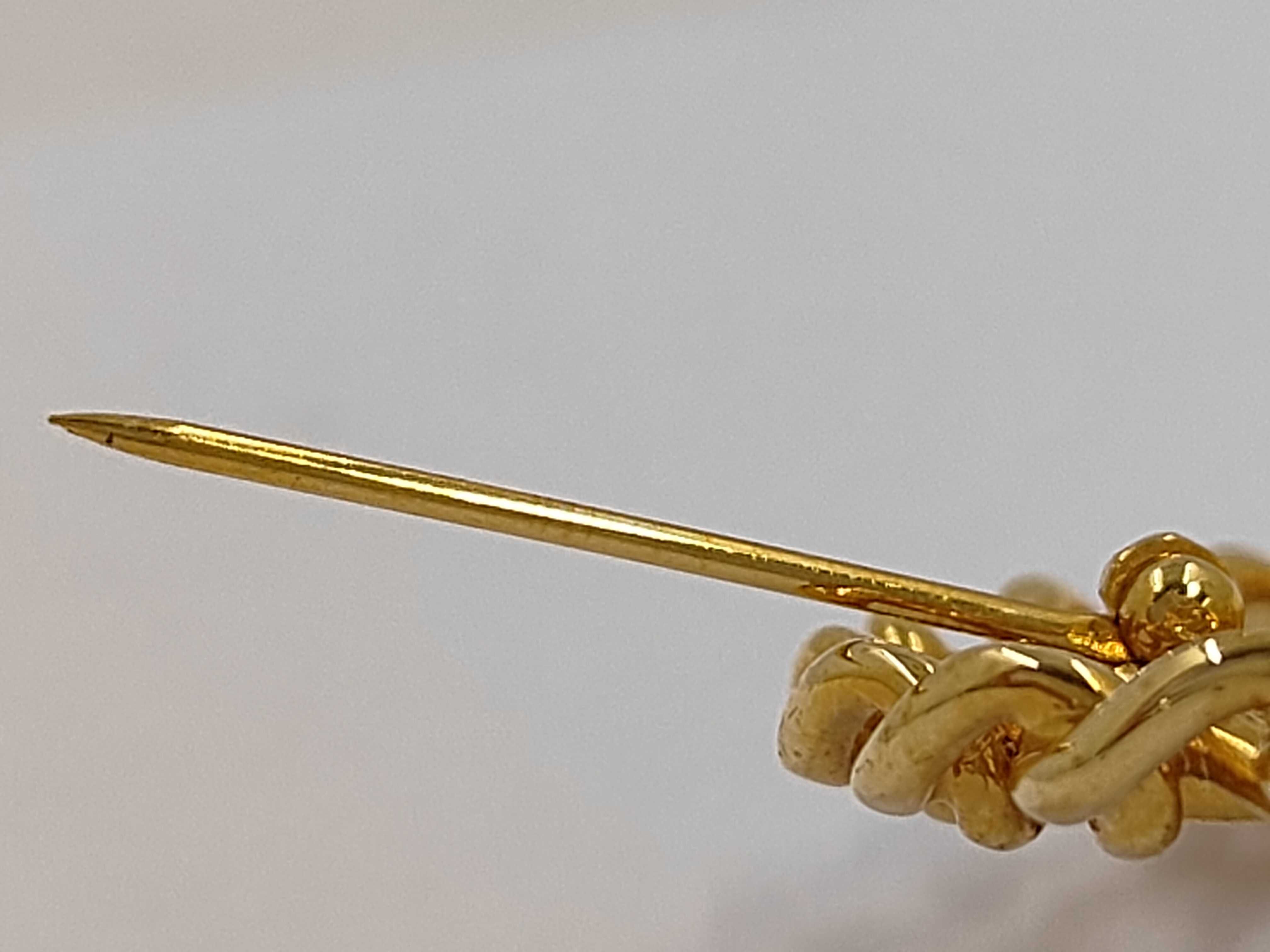 Turnlock Circle Chain Gold Brooch — view 4
