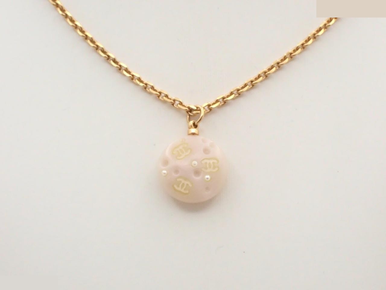 Necklace, neck circumference approximately 51cm, 03P