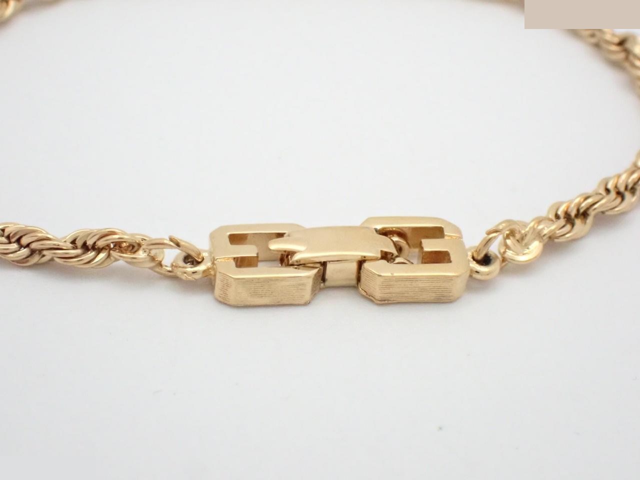 Other items in the line: Precious metal bracelets and bangles (metal), wrist circumference approximately 17.5 cm. — view 3