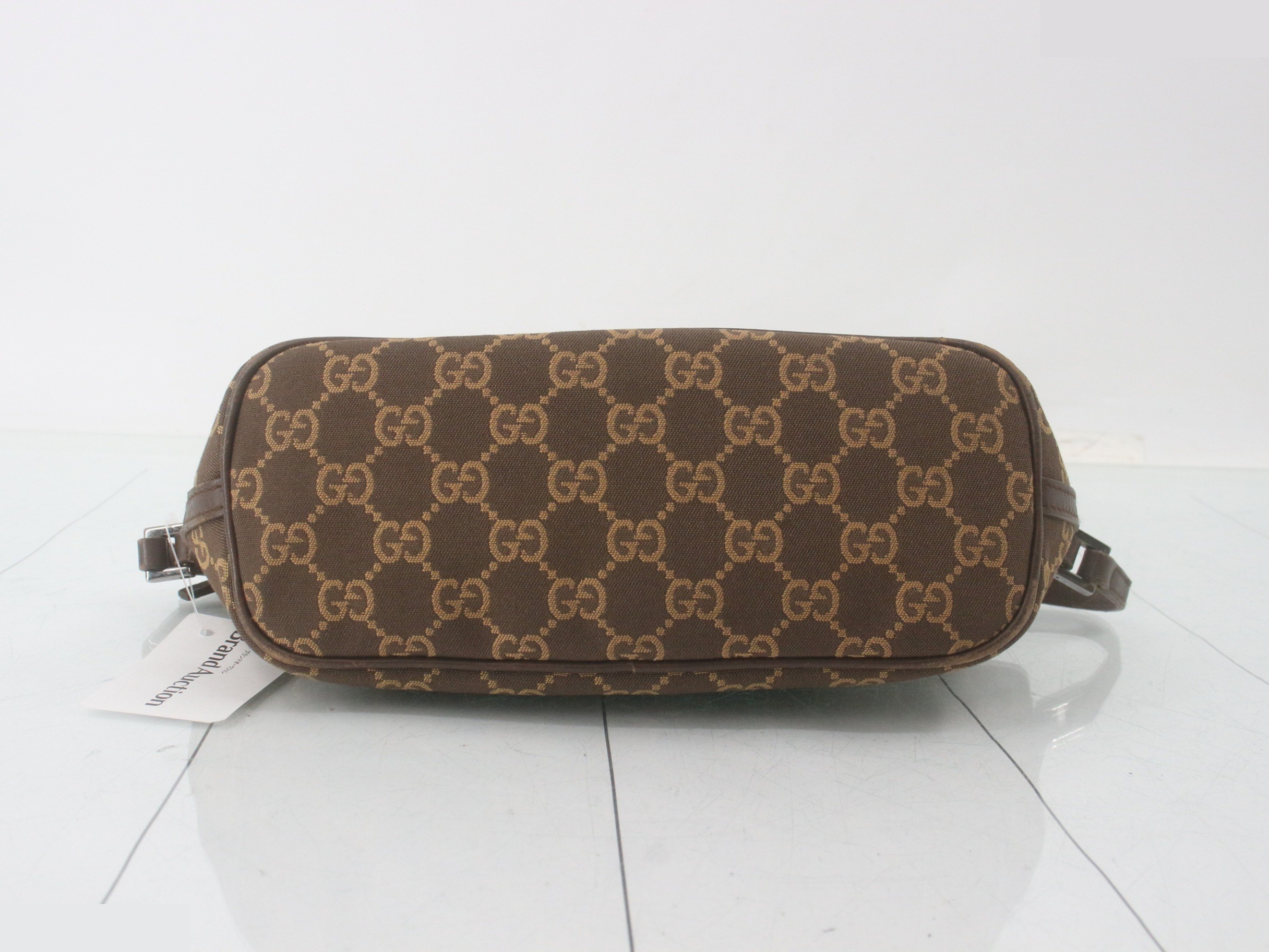 GG Canvas Logo Plate Accessory Pouch — view 3
