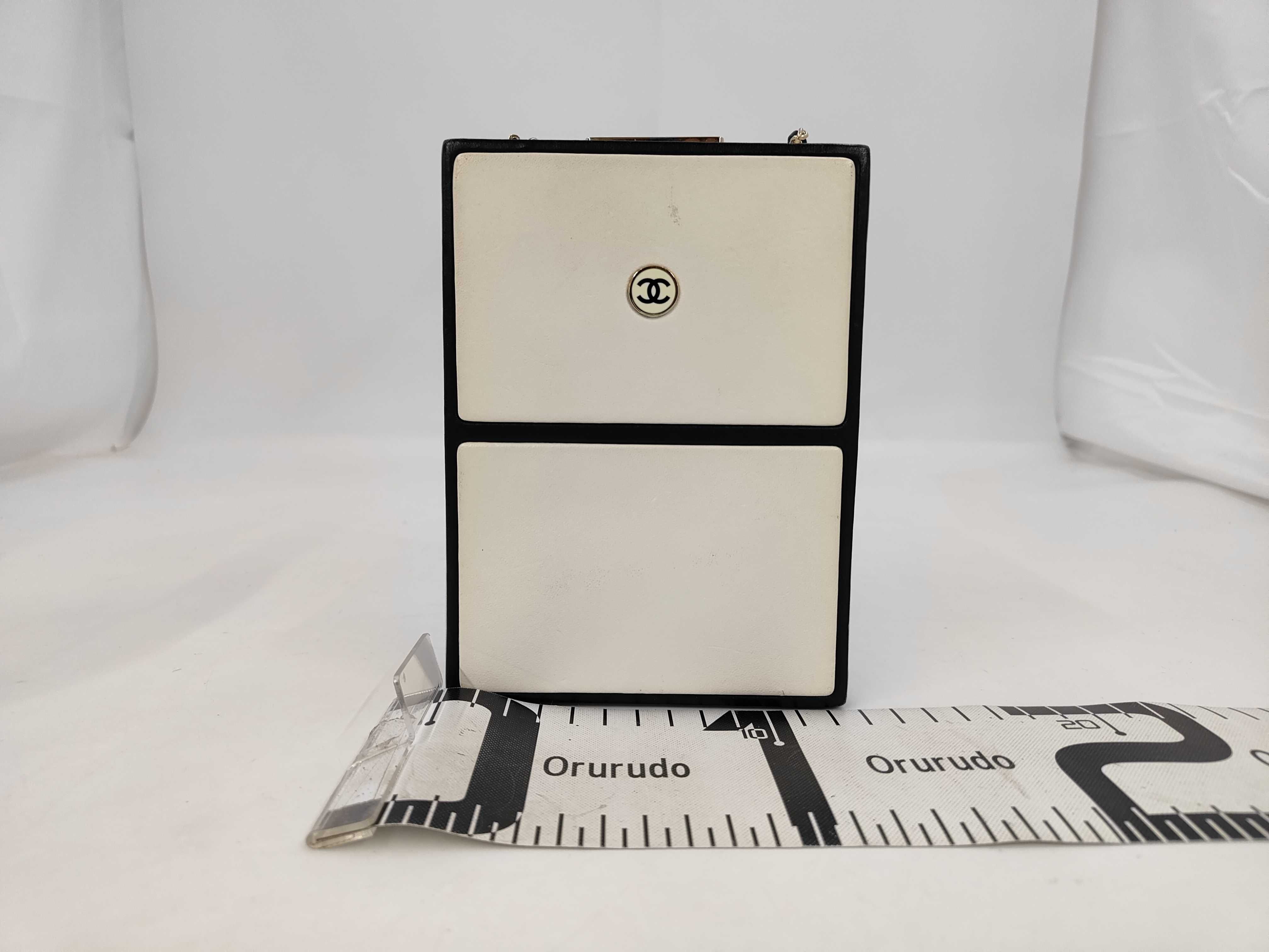 No. 5 Lambskin Chain Shoulder Bag Perfume Box Shoulder Bag — view 2