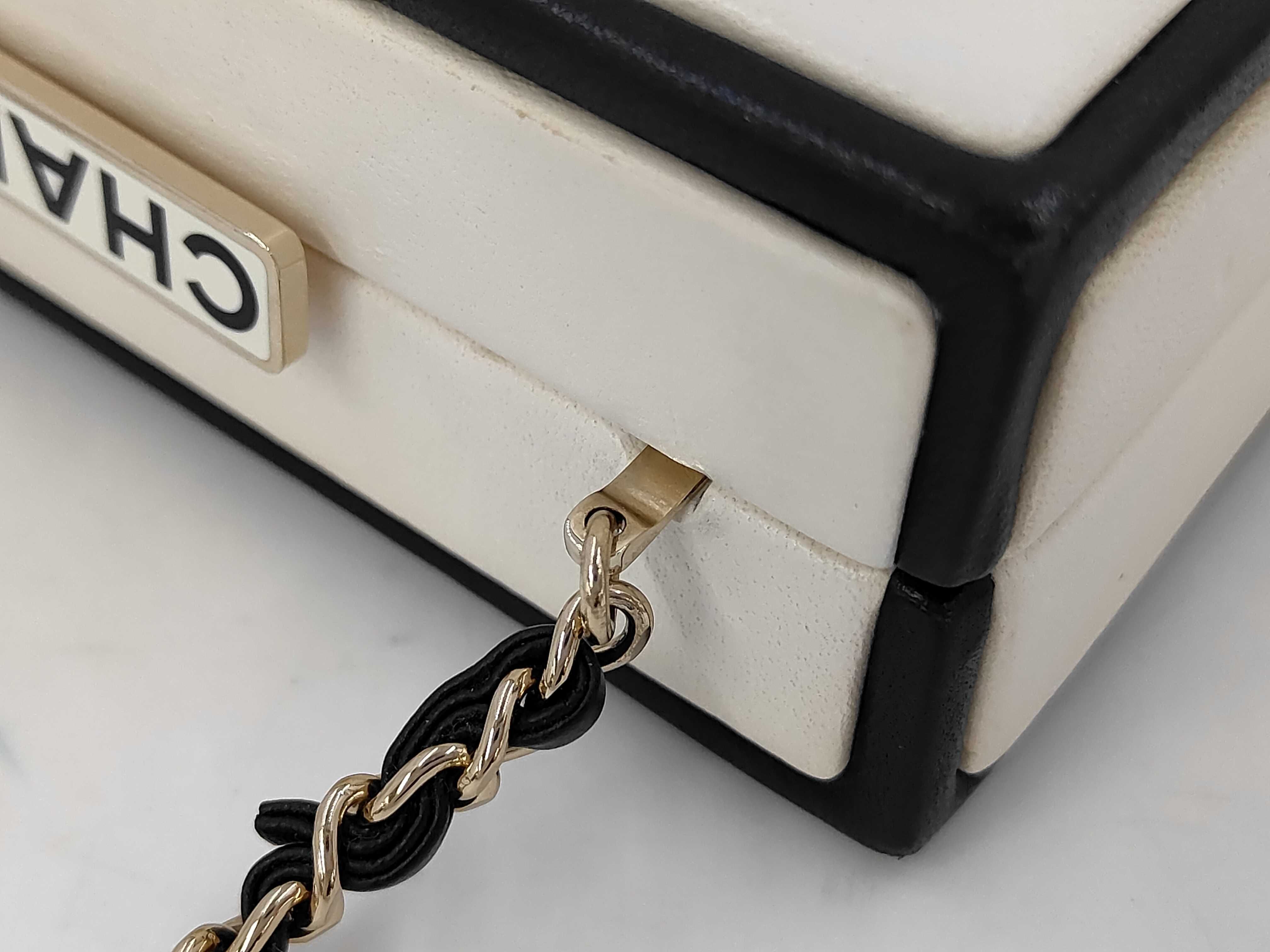 No. 5 Lambskin Chain Shoulder Bag Perfume Box Shoulder Bag — view 7