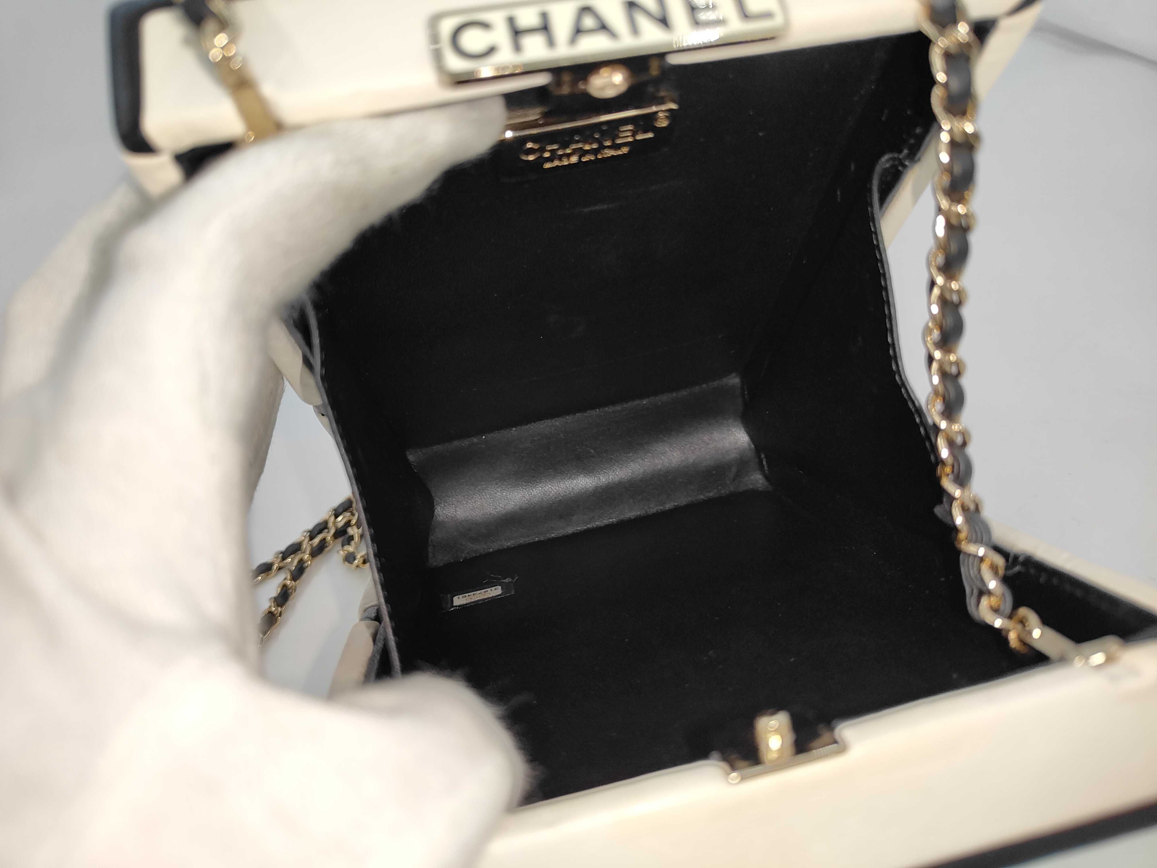 No. 5 Lambskin Chain Shoulder Bag Perfume Box Shoulder Bag — view 8