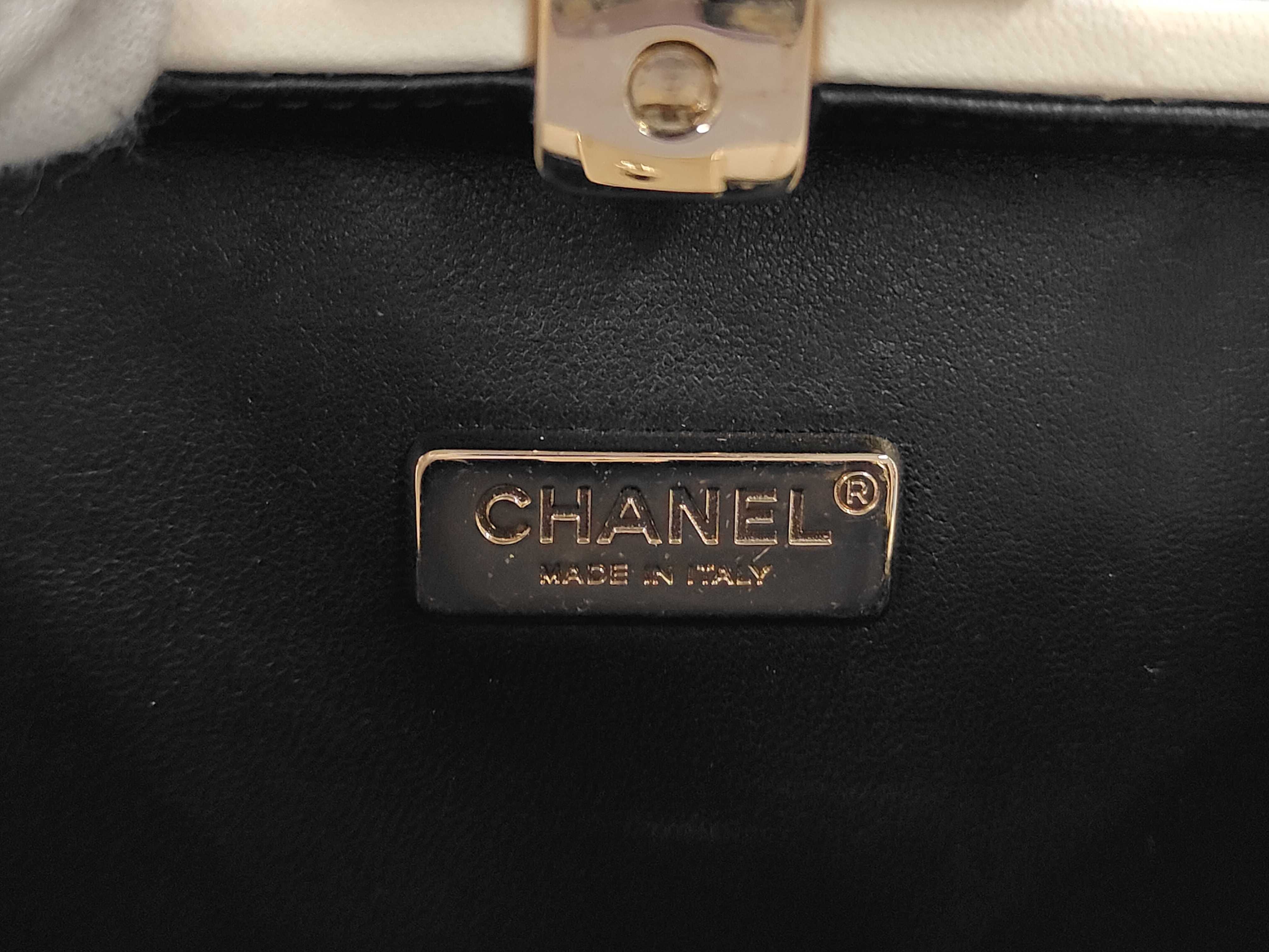 No. 5 Lambskin Chain Shoulder Bag Perfume Box Shoulder Bag — view 10