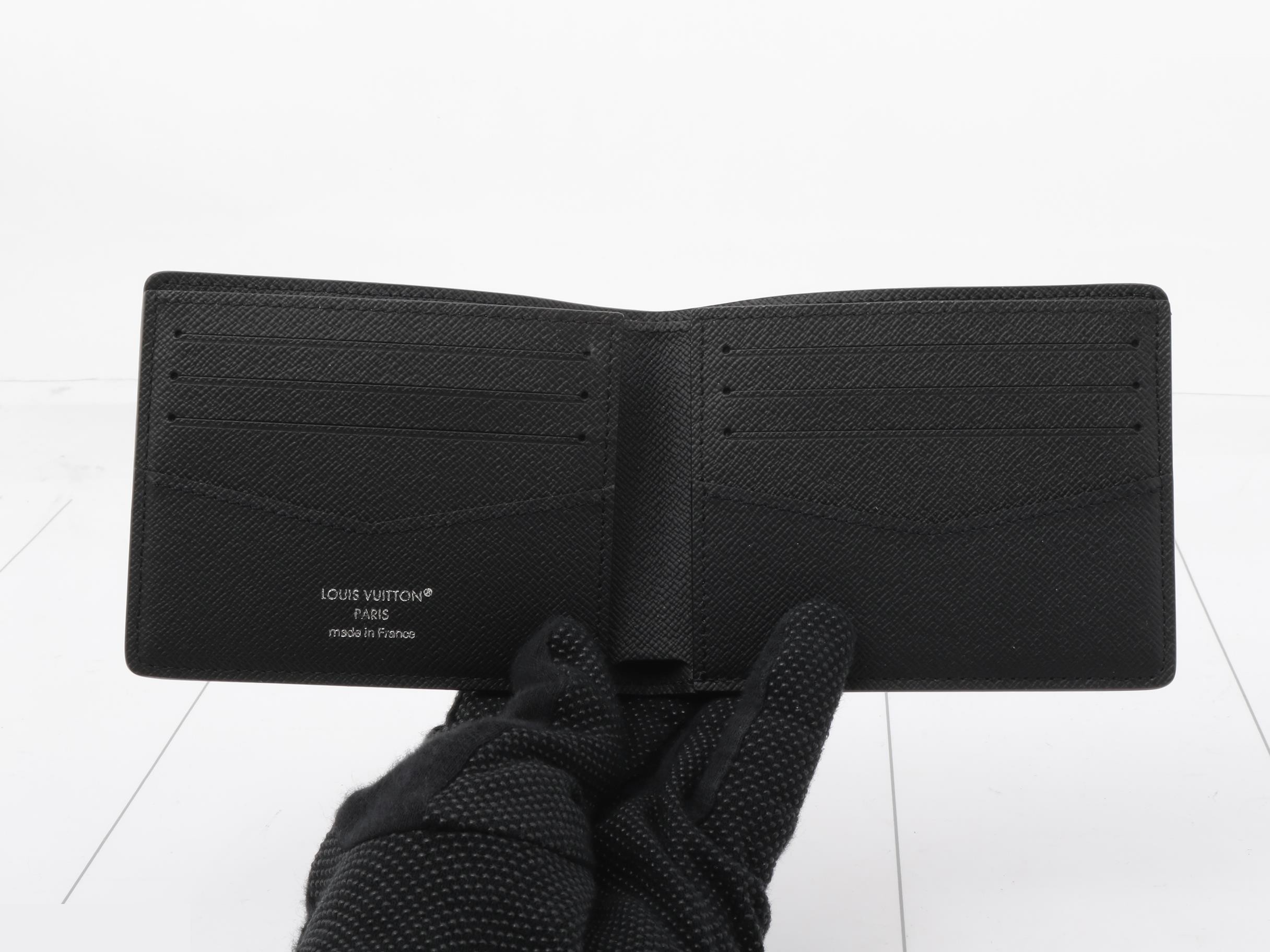 Taiga Portefeuille Slender Bi-fold Wallet, Noir (RFID-proof) — view 4