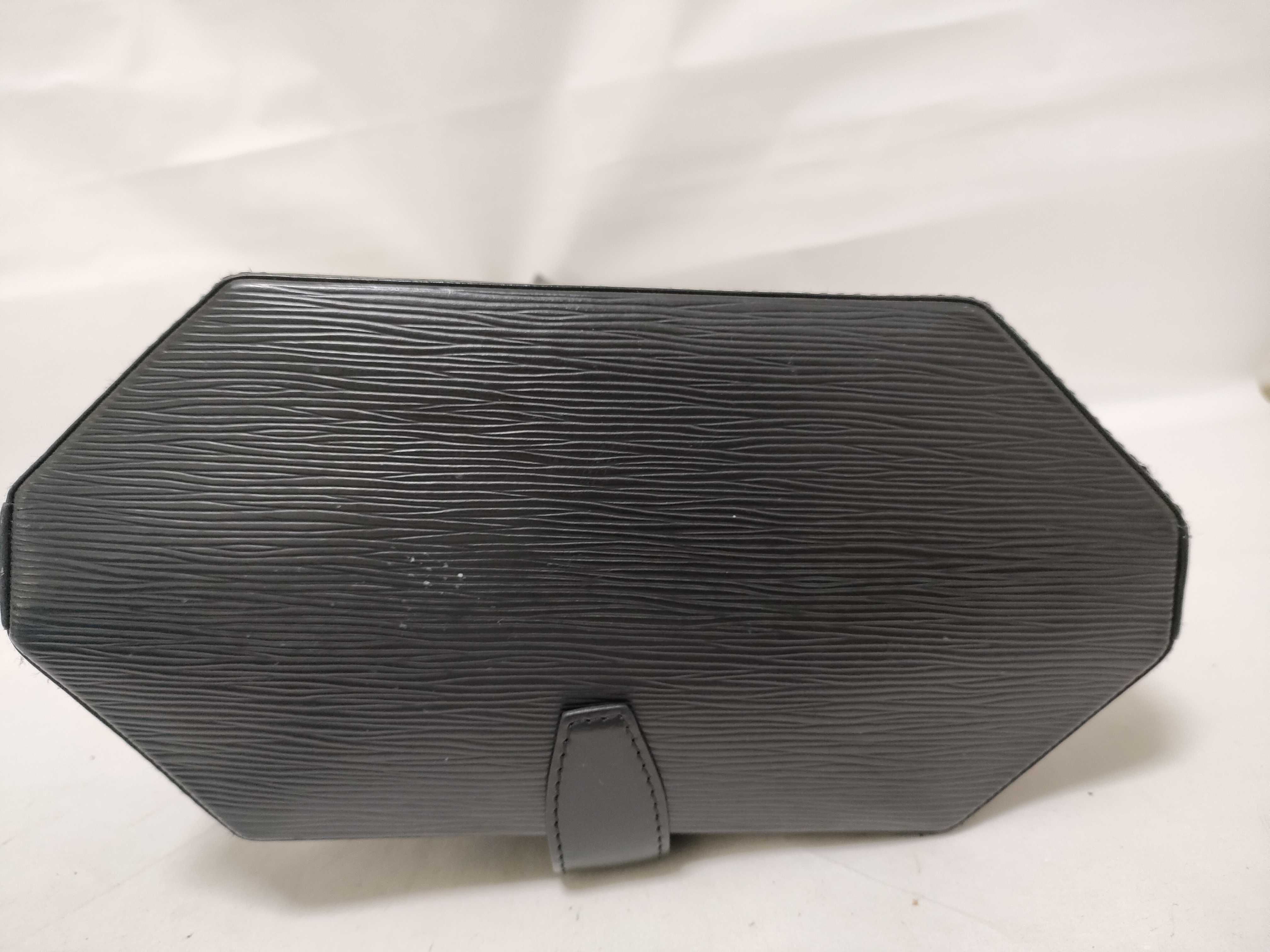 Epi Louis Vuitton LV Epi Sac à Do One Shoulder Bag Noir Shoulder Bag — view 8
