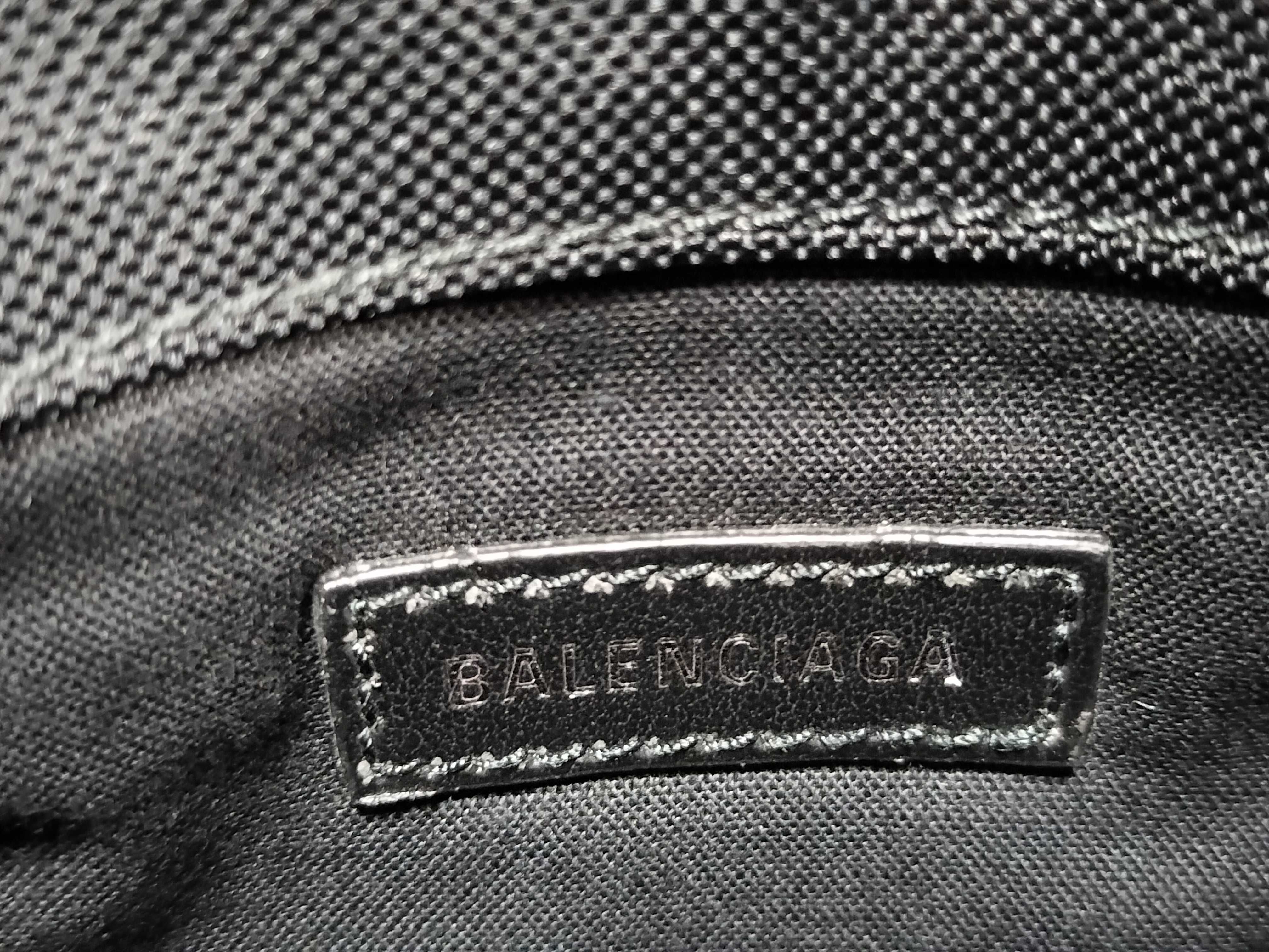 Explorer Shoulder Bag, Black — view 11