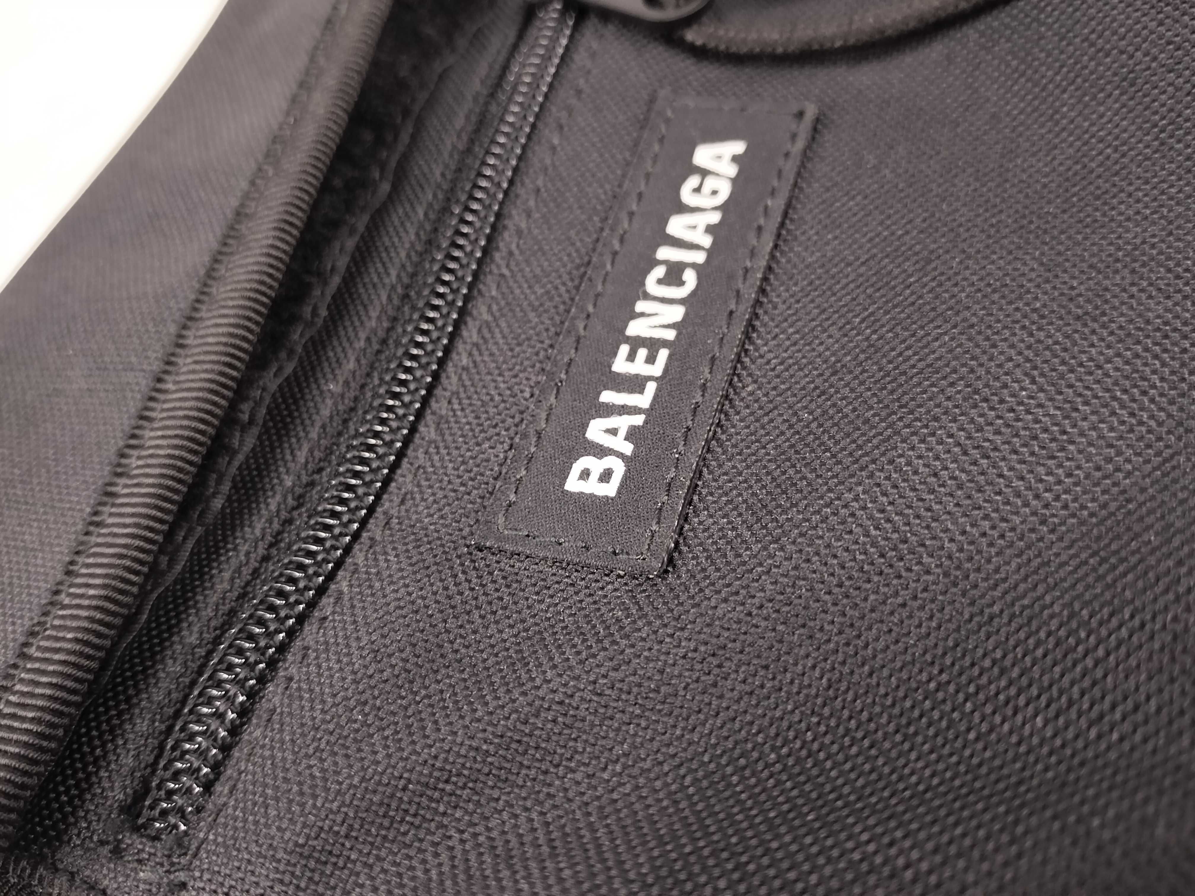 Explorer Shoulder Bag, Black — view 14