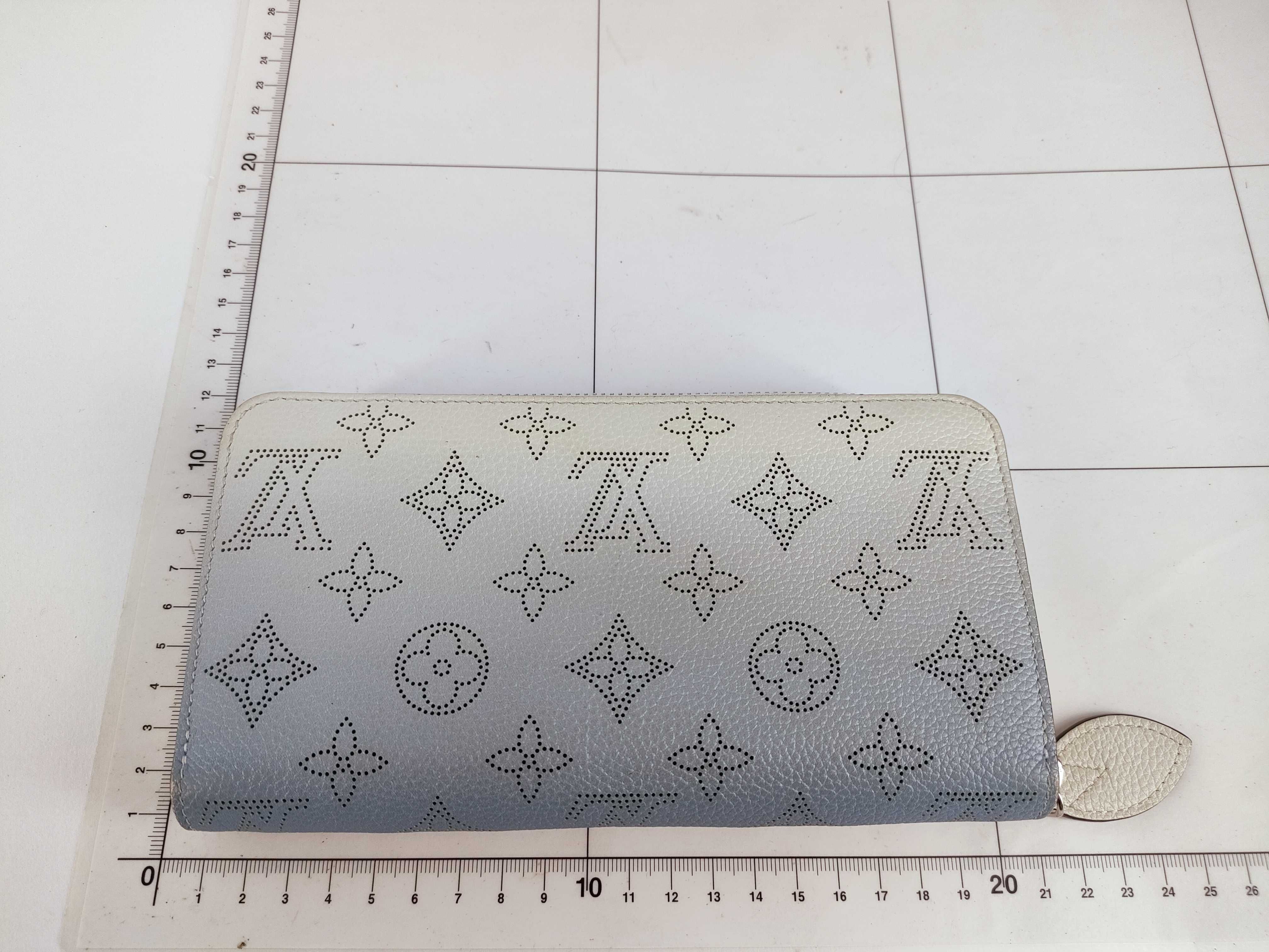 Mahina Zippy Wallet (with box) — view 2