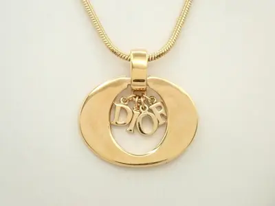 Other line: Precious metals, necklaces, pendants, neck circumference approximately 54 cm.