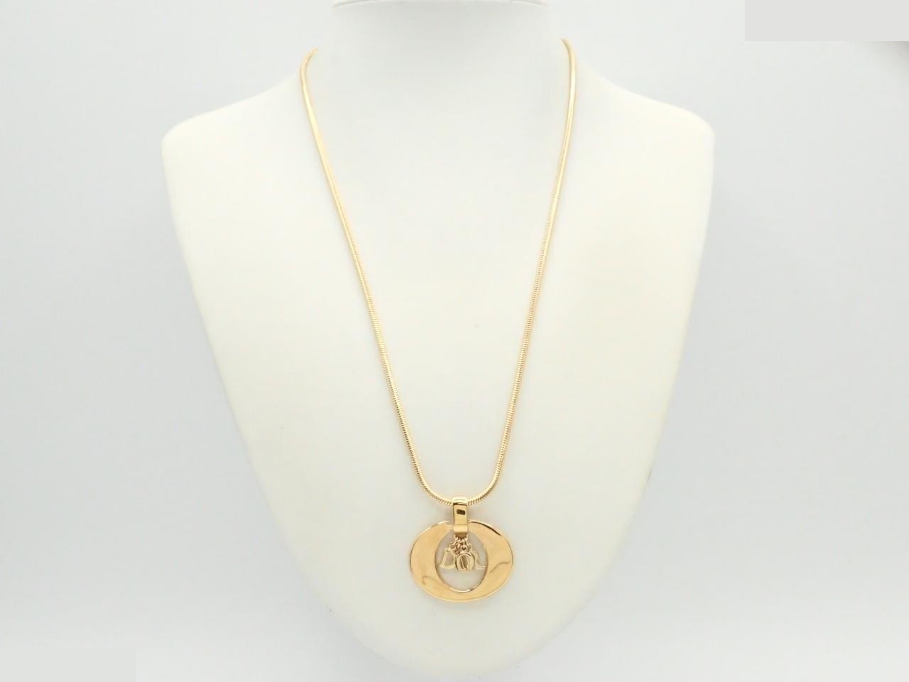 Other line: Precious metals, necklaces, pendants, neck circumference approximately 54 cm. — view 3