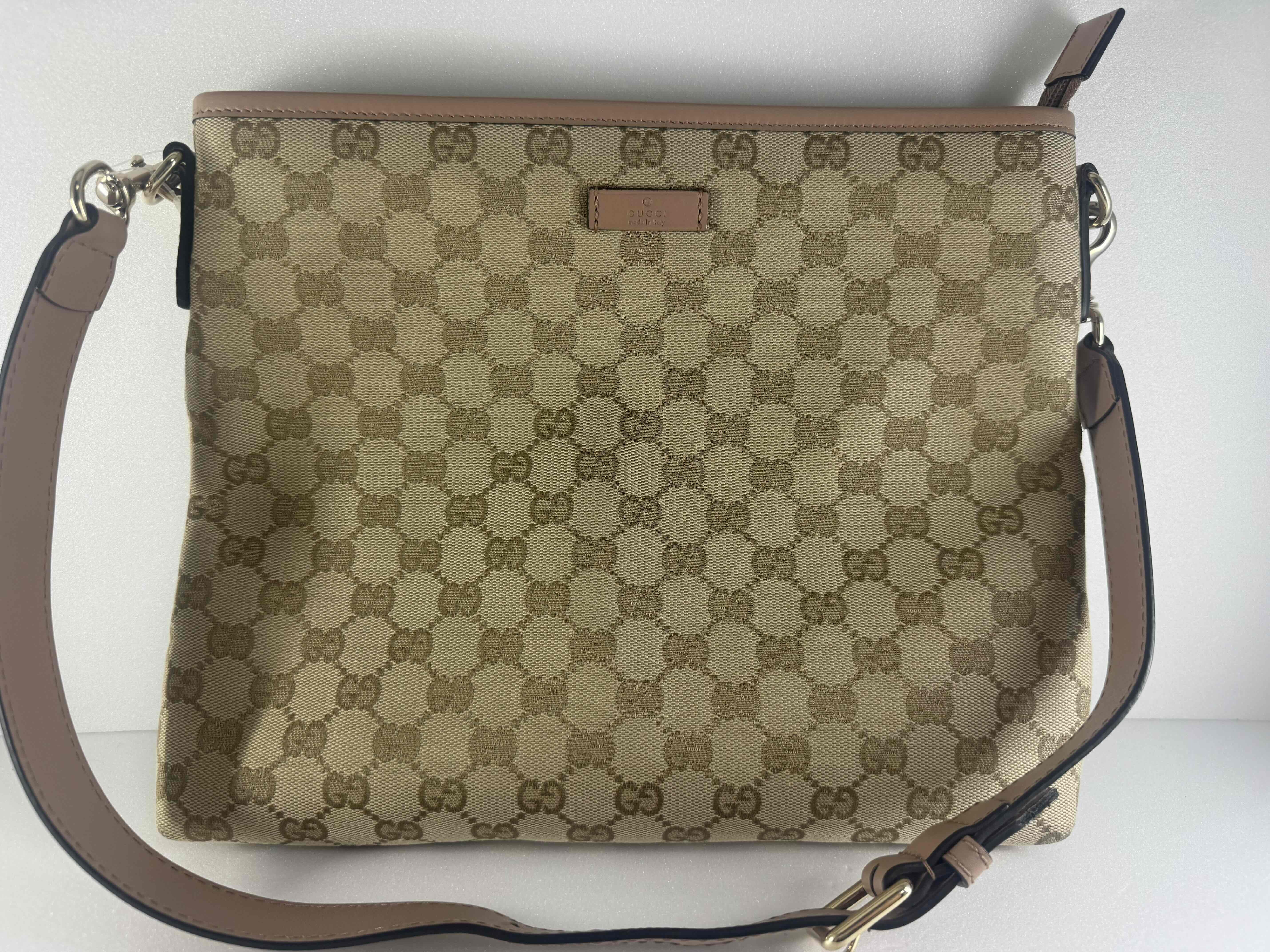 GG Canvas Shoulder Bag
