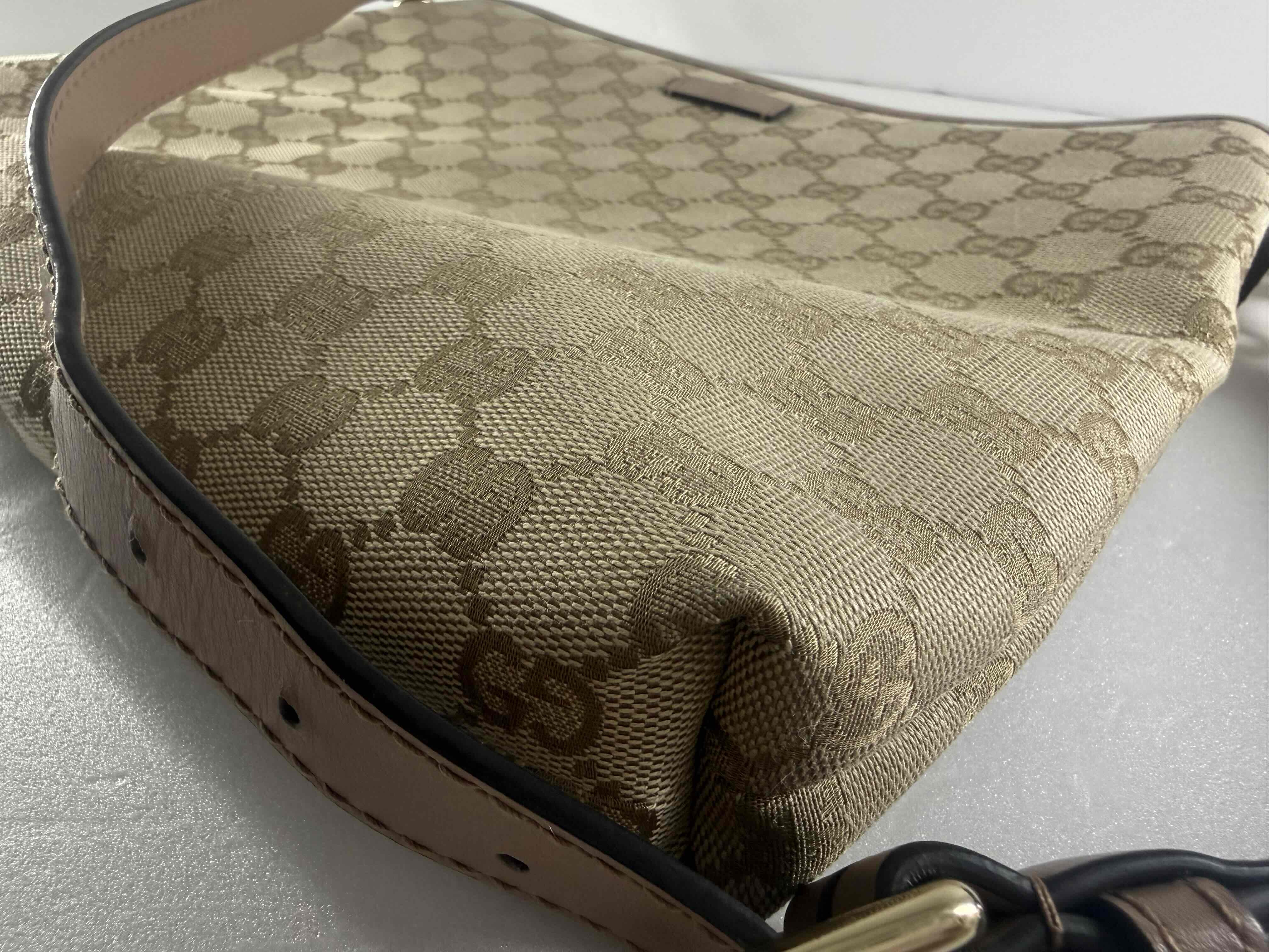 GG Canvas Shoulder Bag — view 4