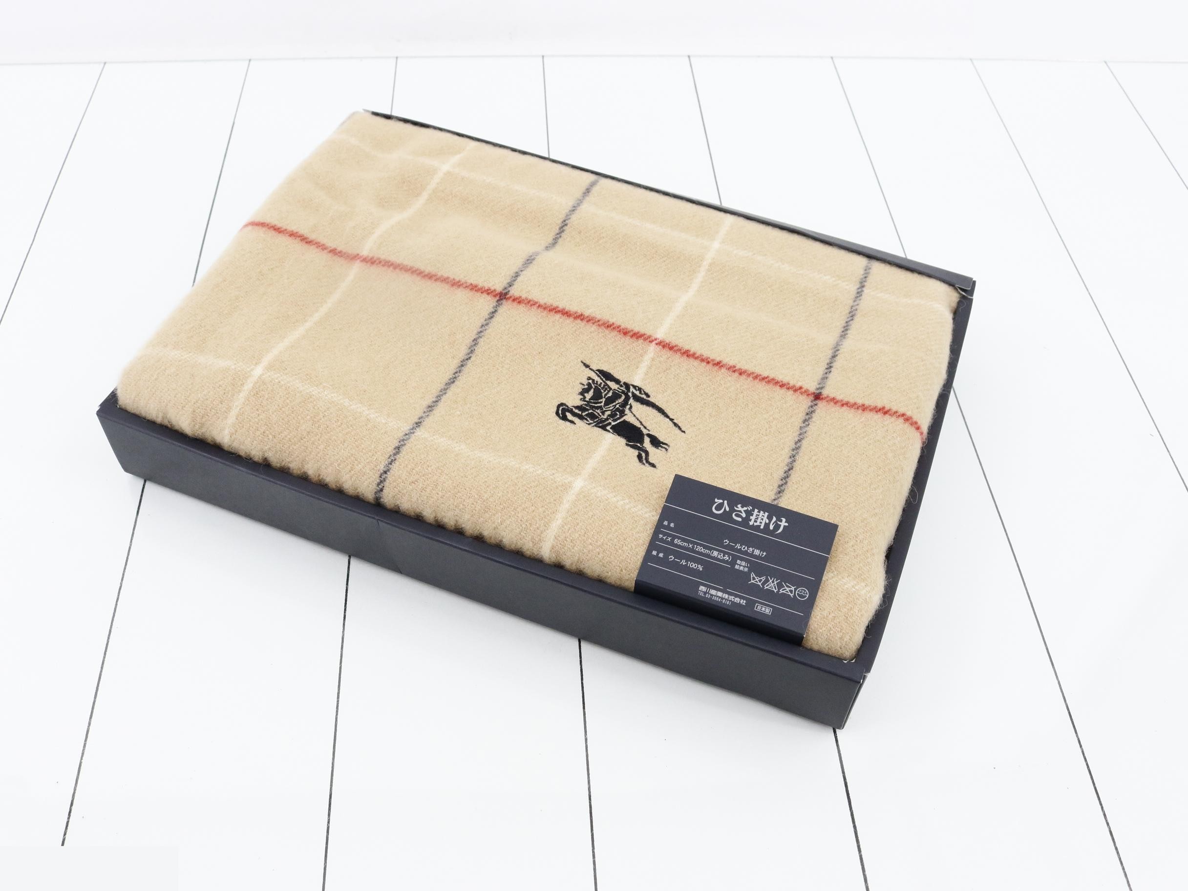 Unused Burberry check lap blanket, 65 x 120 cm, 100% wool. — view 2