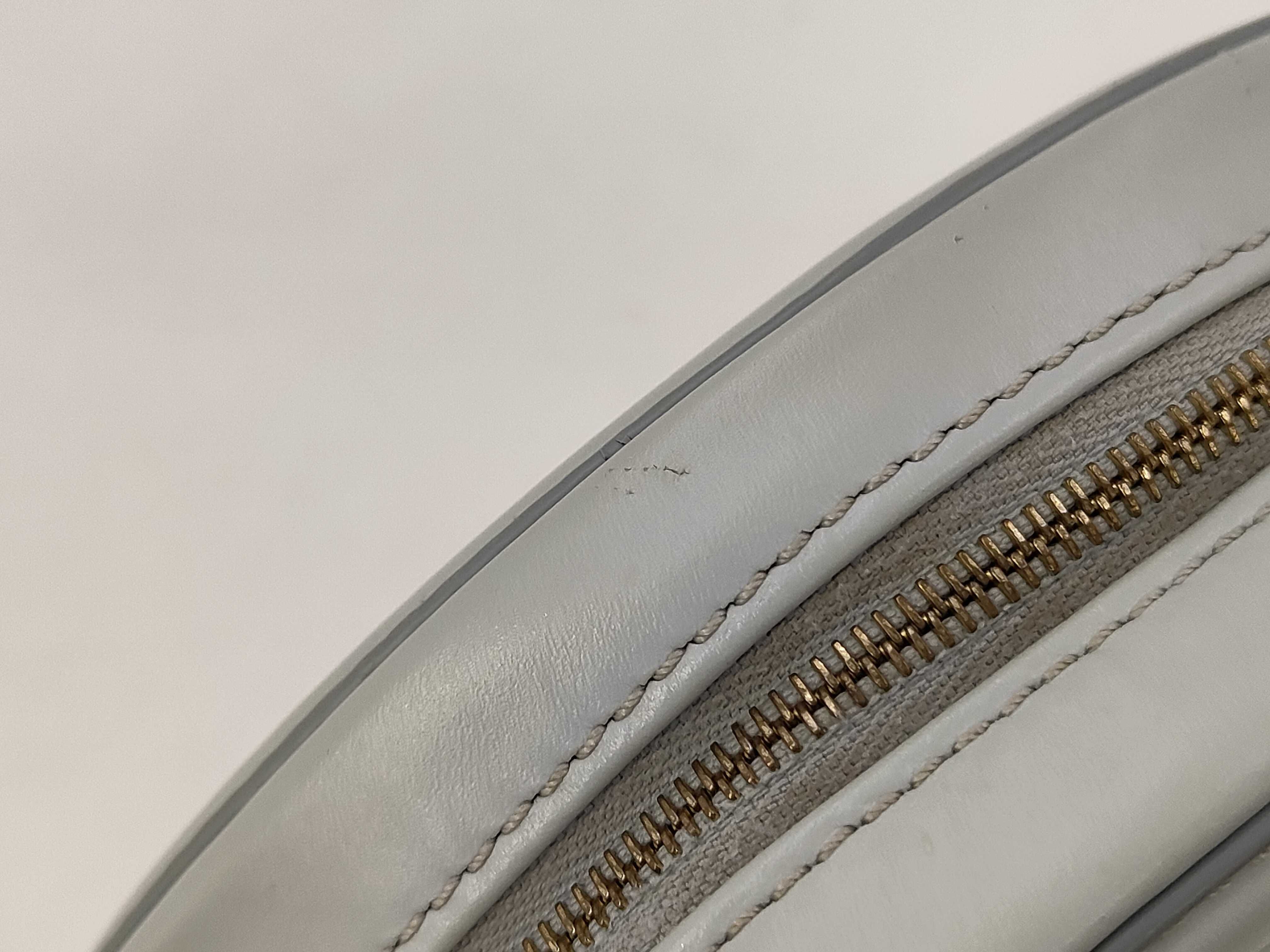 Light Blue Calf Oval Purse Cuir Triomphe Shoulder Bag — view 9