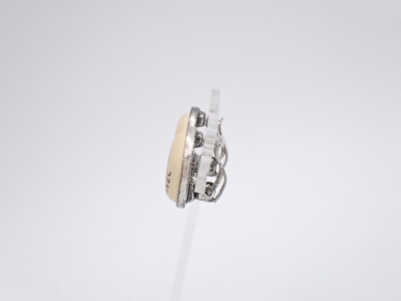 Vintage Classic (Precious Metal) Earrings — view 3