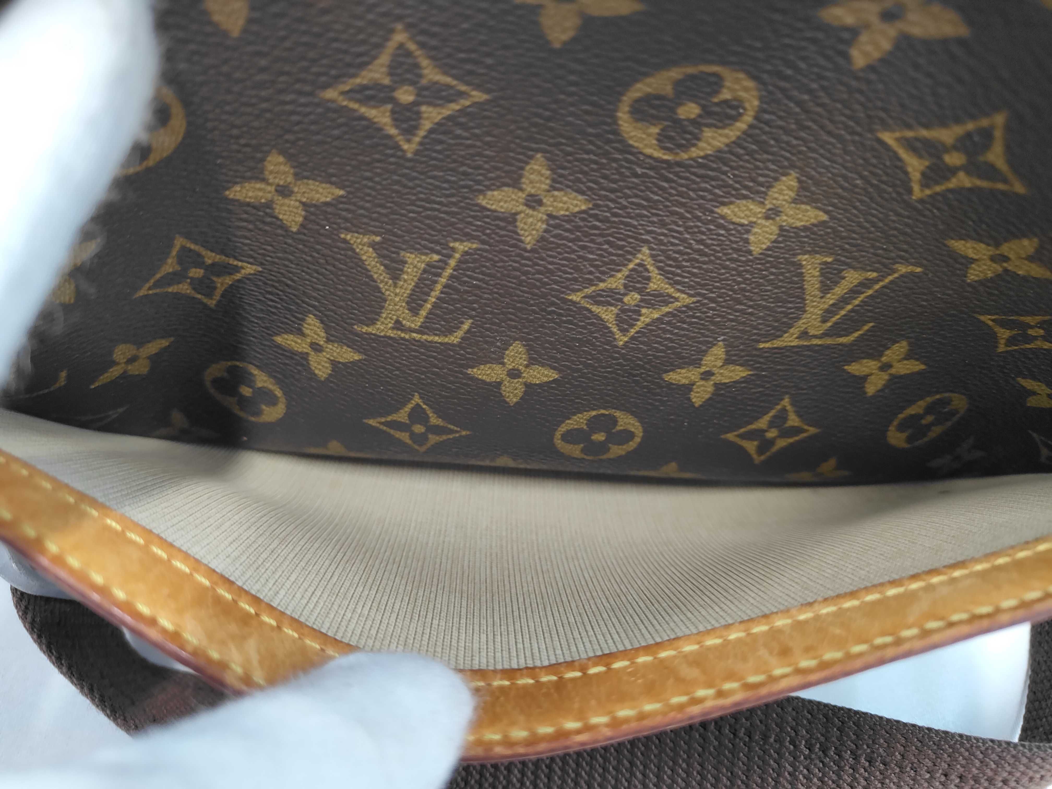 Reporter PM Shoulder Bag — view 10