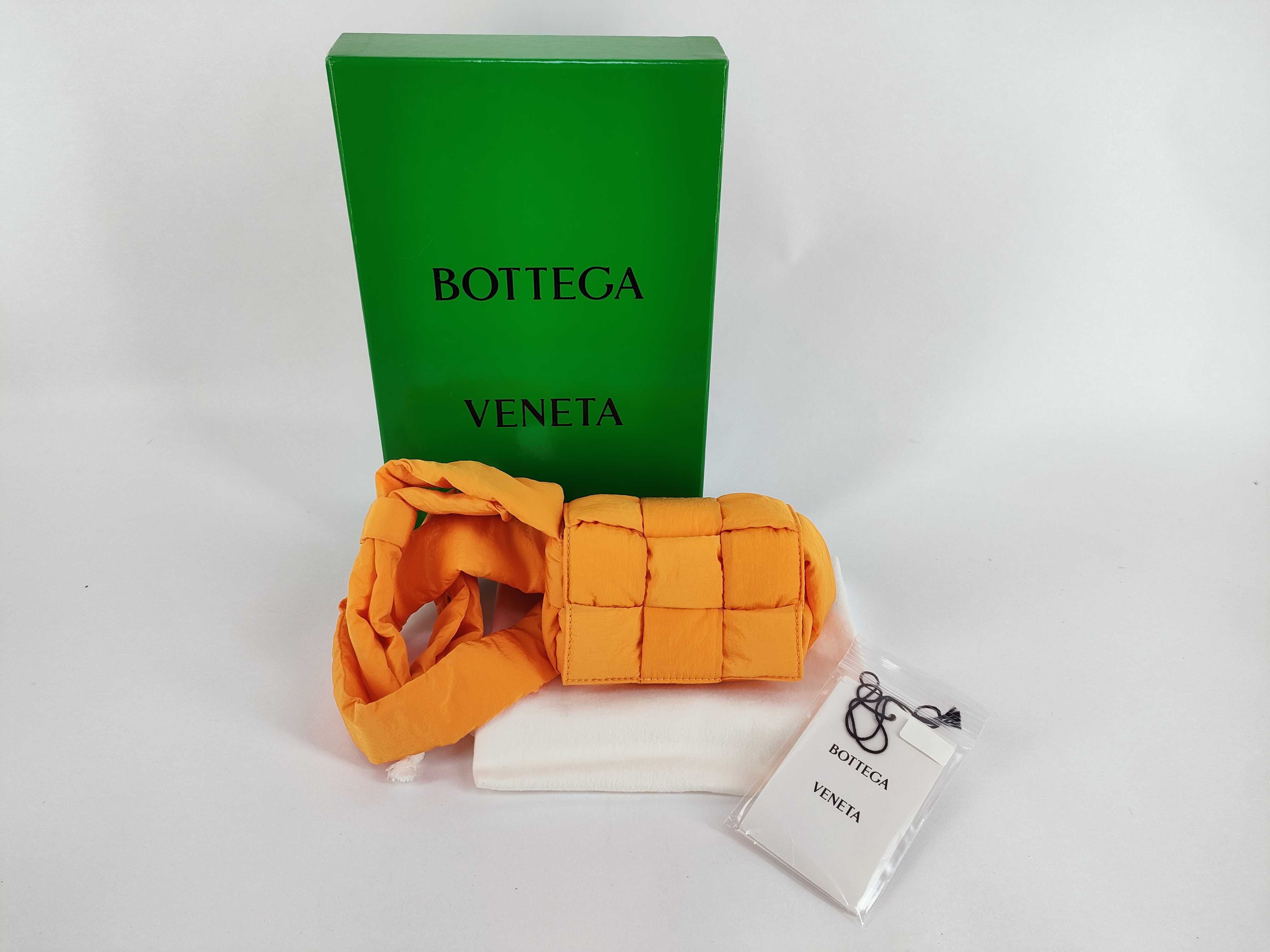 Intrecciato Bottega Cassette Maxi Intrecciato Shoulder Bag