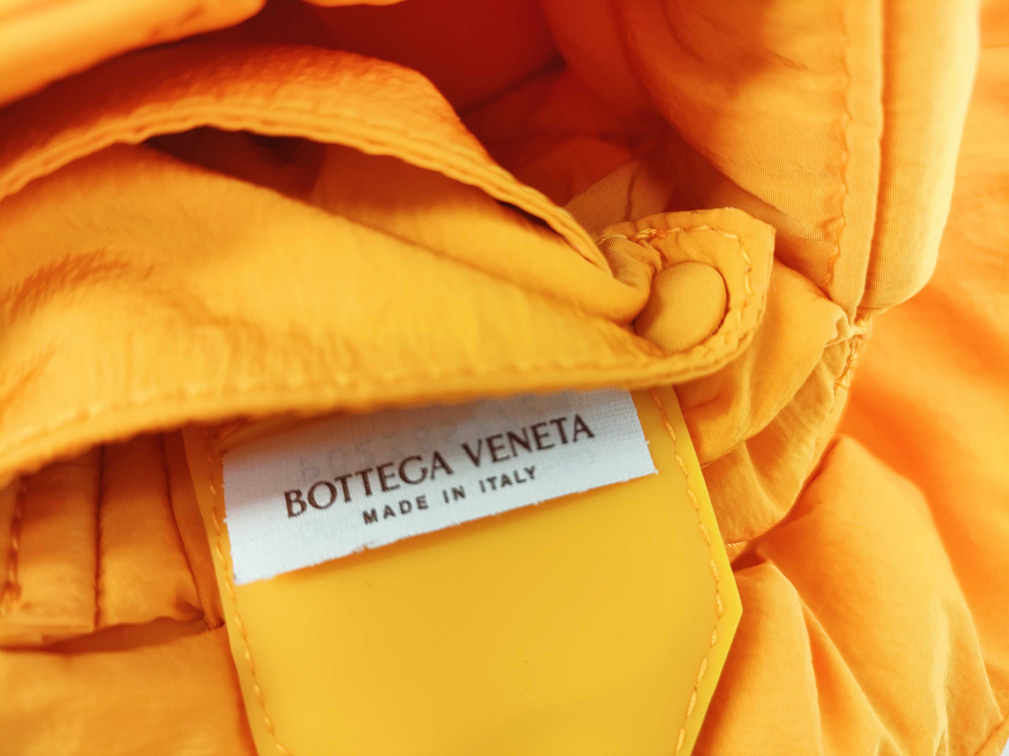 Intrecciato Bottega Cassette Maxi Intrecciato Shoulder Bag — view 10