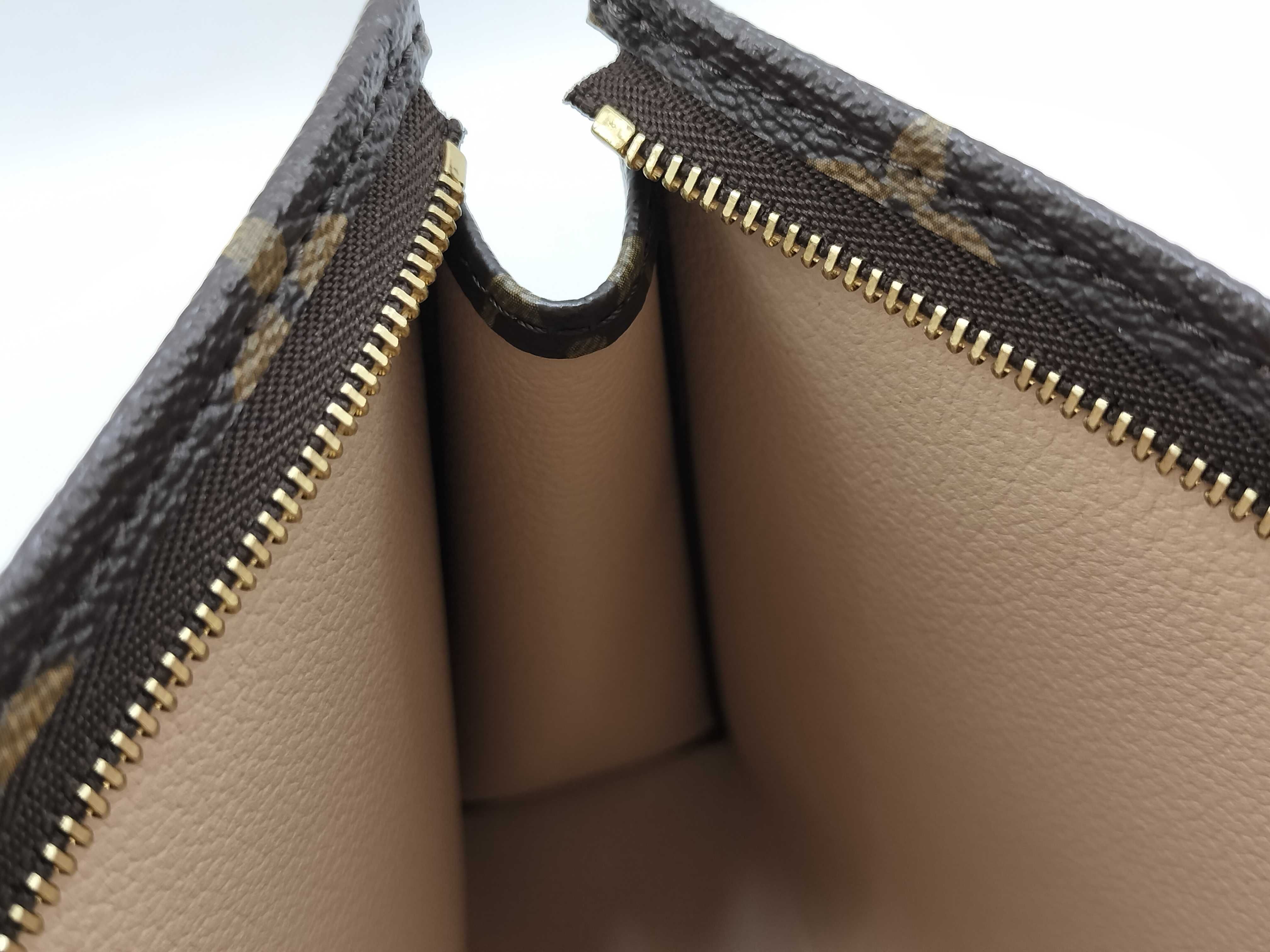 Monogram Louis Vuitton M47546 Pochette Wallet 15 Pouch Case Makeup Accessory Monogram PVC Leather Pouch — view 12