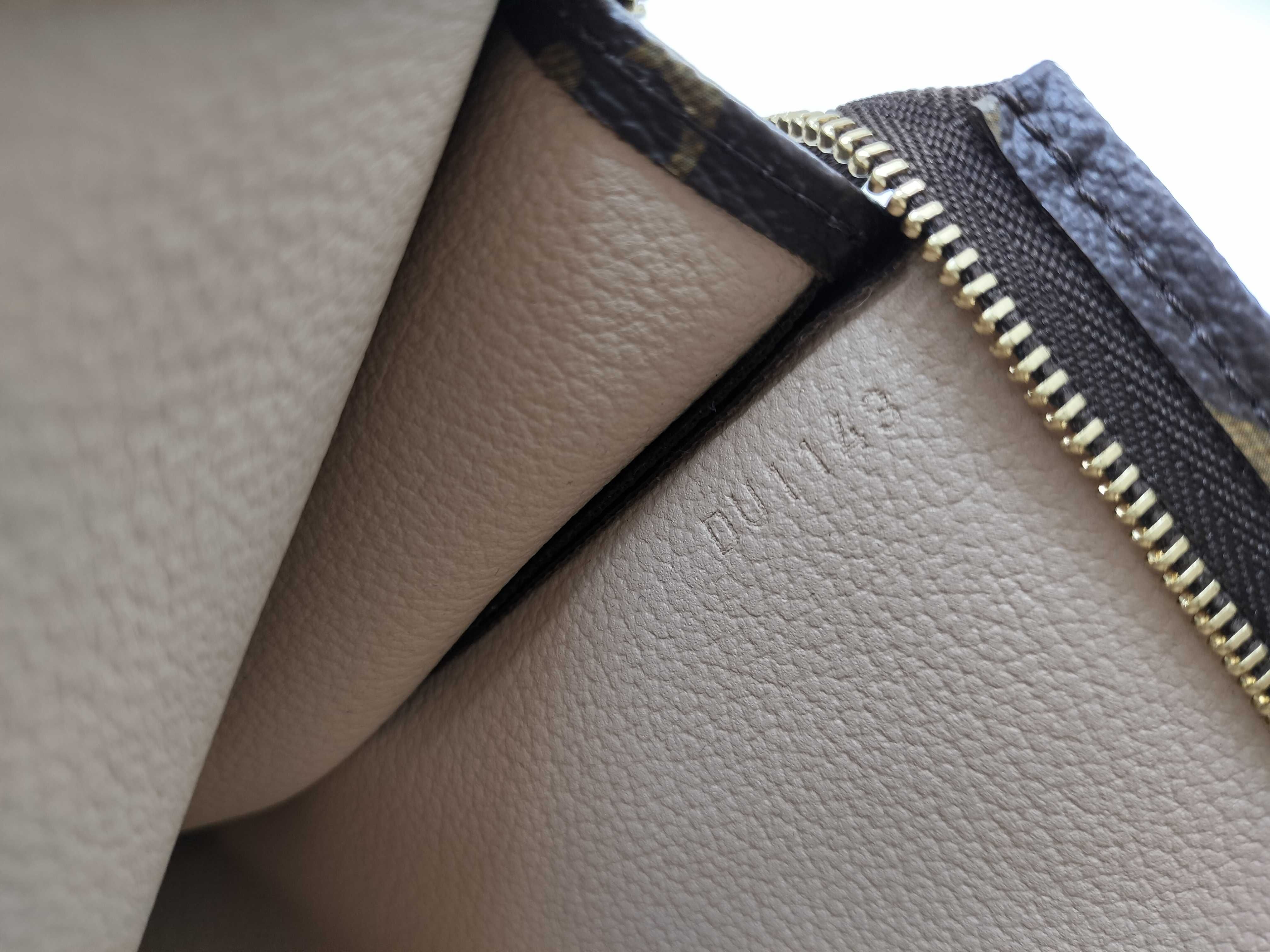 Monogram Louis Vuitton M47546 Pochette Wallet 15 Pouch Case Makeup Accessory Monogram PVC Leather Pouch — view 13
