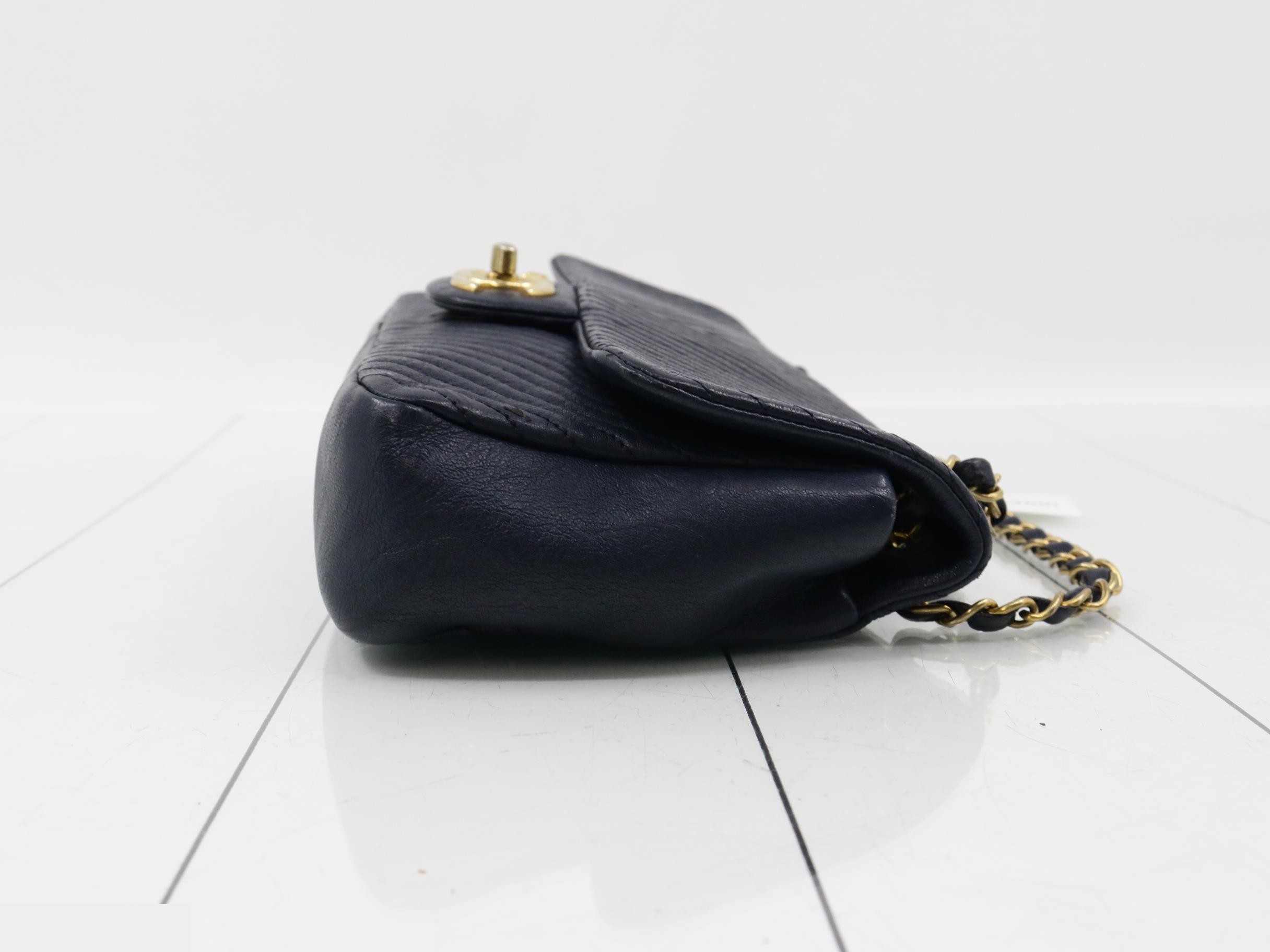 V-stitch shoulder bag — view 3