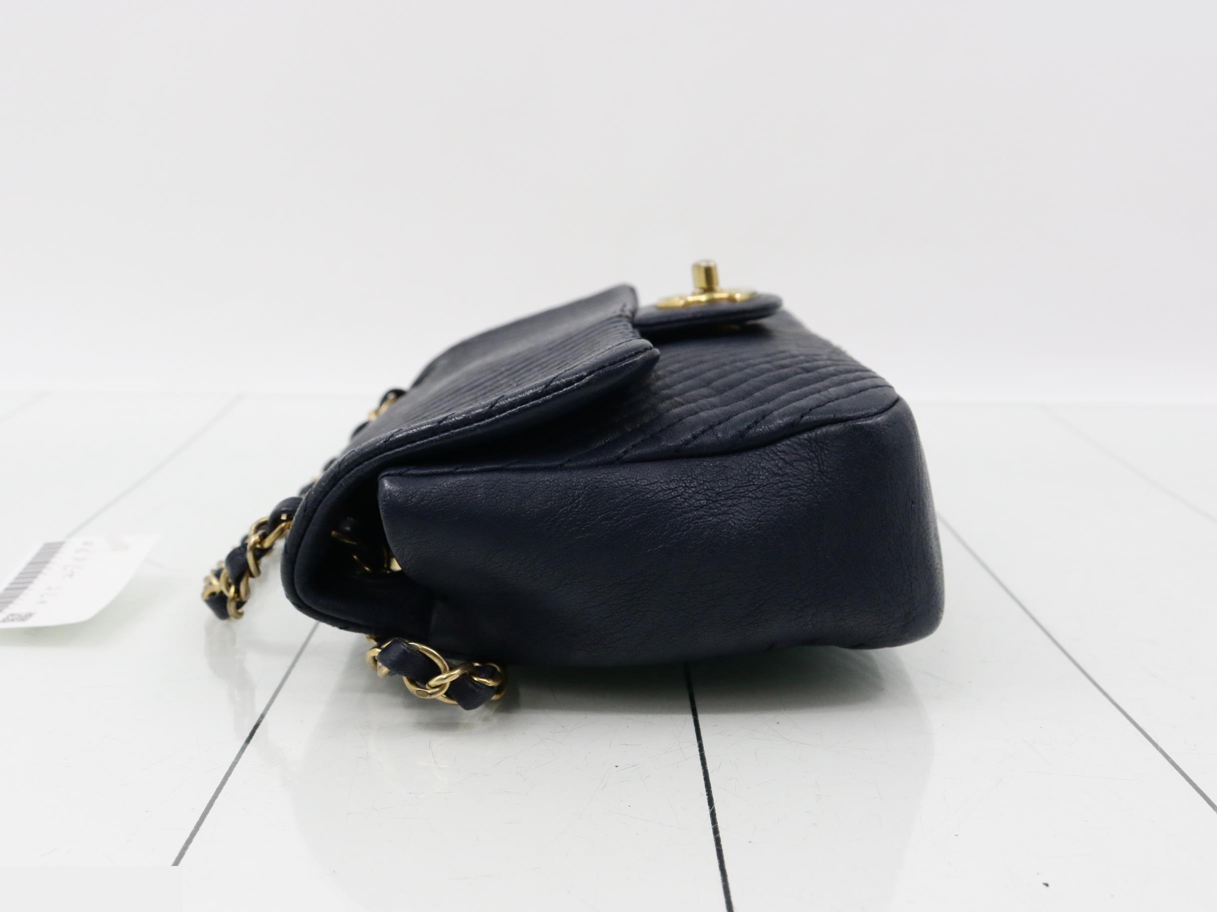 V-stitch shoulder bag — view 4