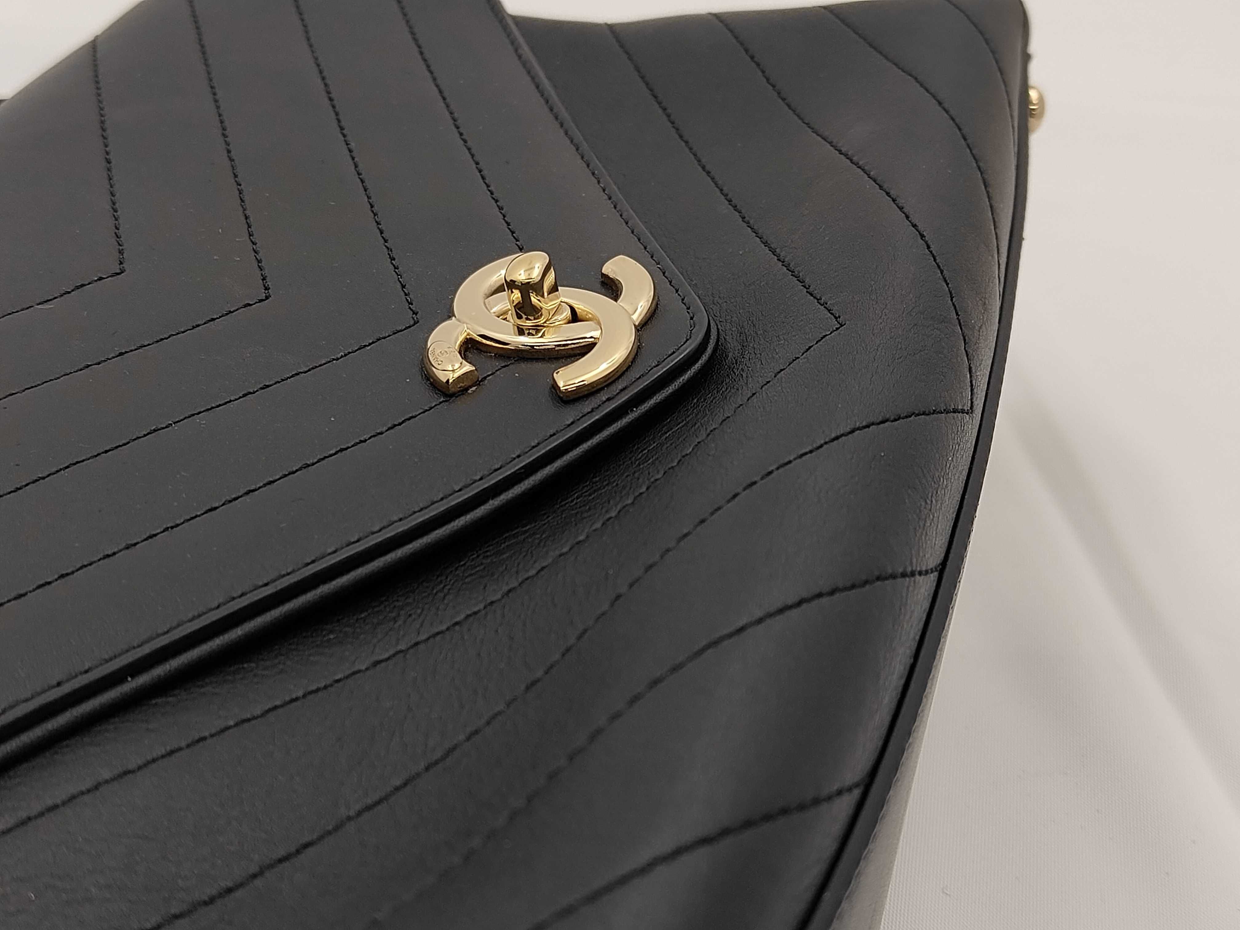 V-stitch 2-way handbag — view 15