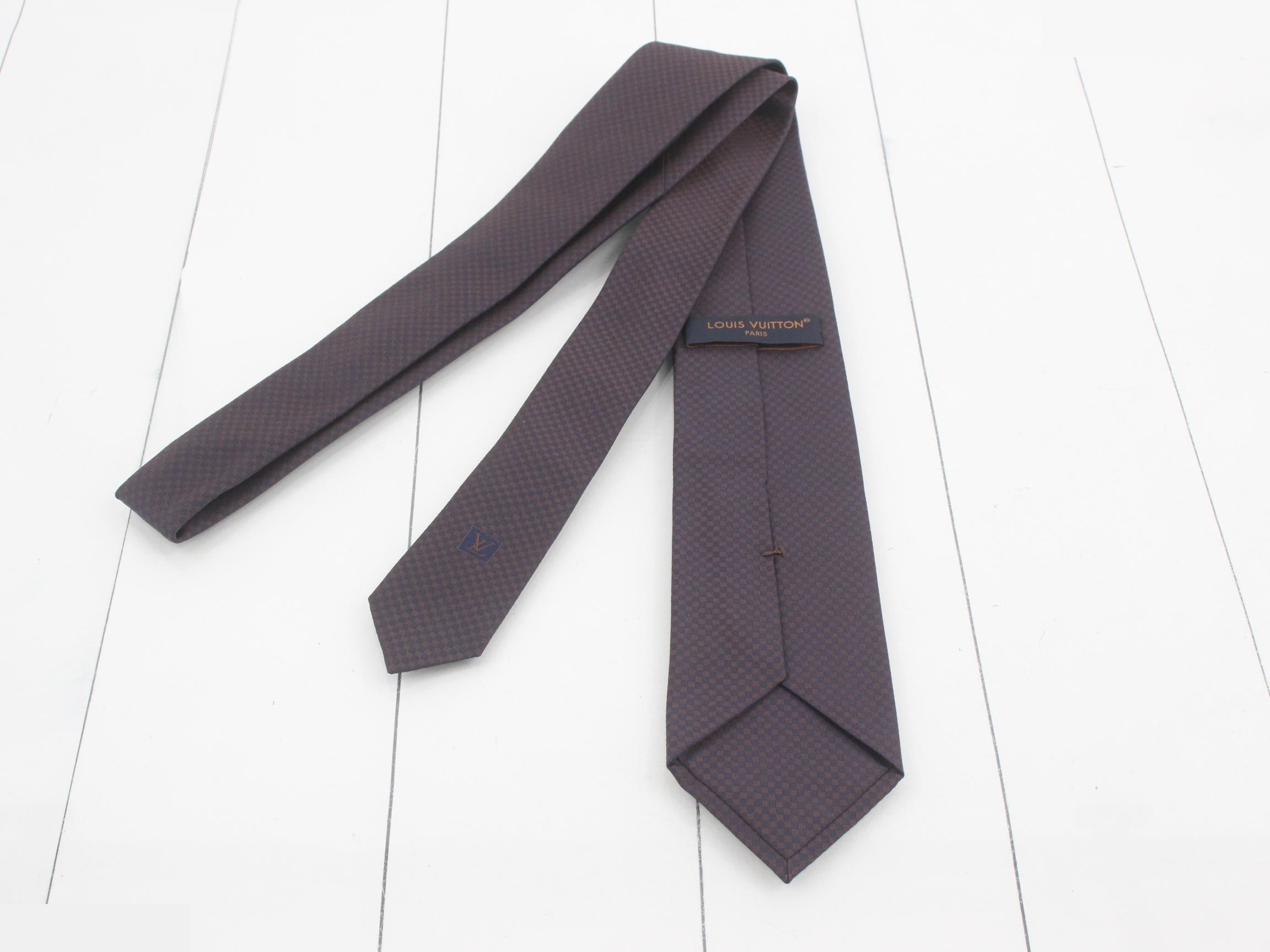 LV logo, brown Damier pattern, tie, approximately 7.8cm wide at the tip. — view 2