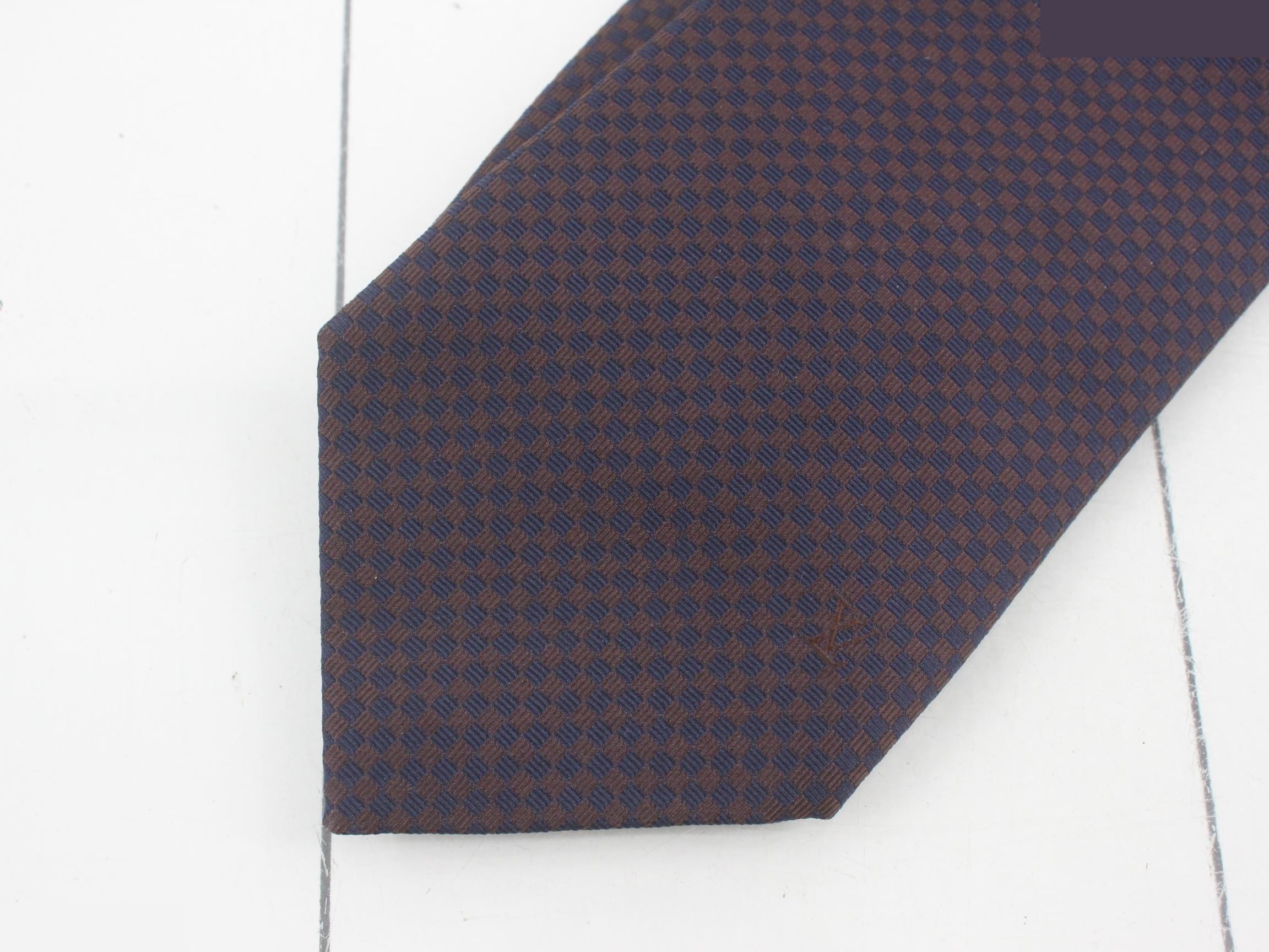 LV logo, brown Damier pattern, tie, approximately 7.8cm wide at the tip. — view 3