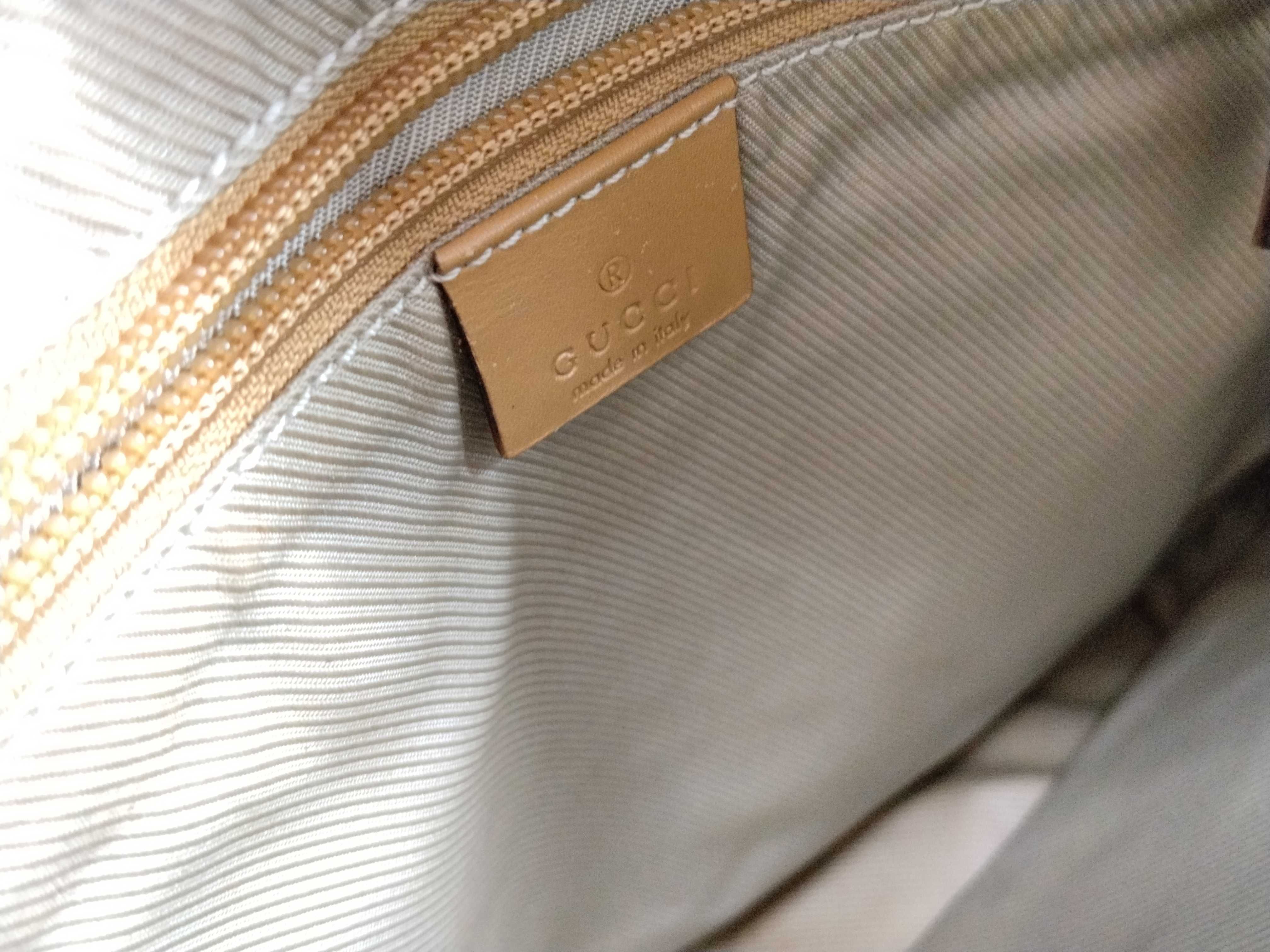 GG Canvas Shoulder Bag (GG pattern canvas shoulder bag) — view 11