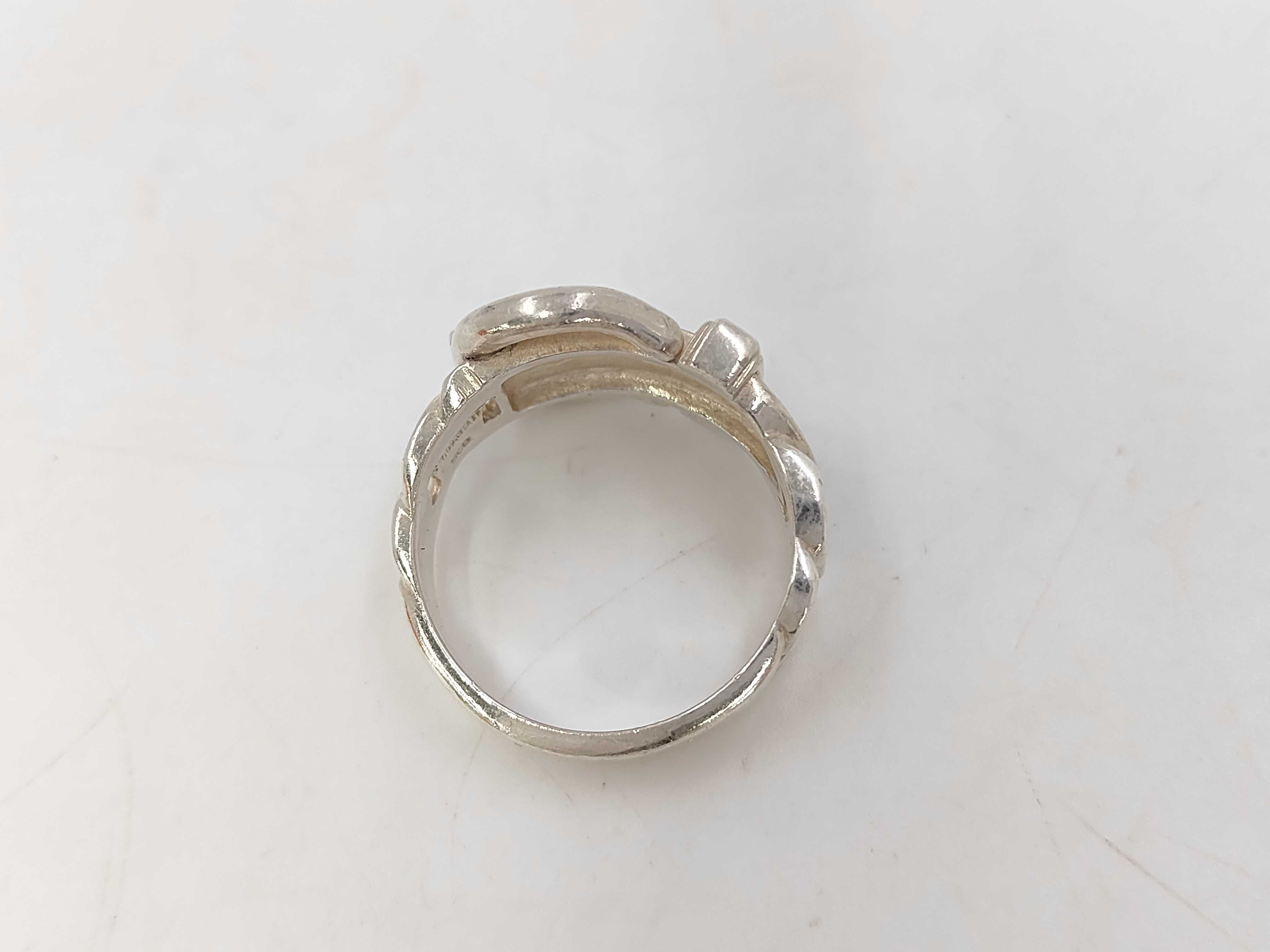 ring belt motif ring — view 3