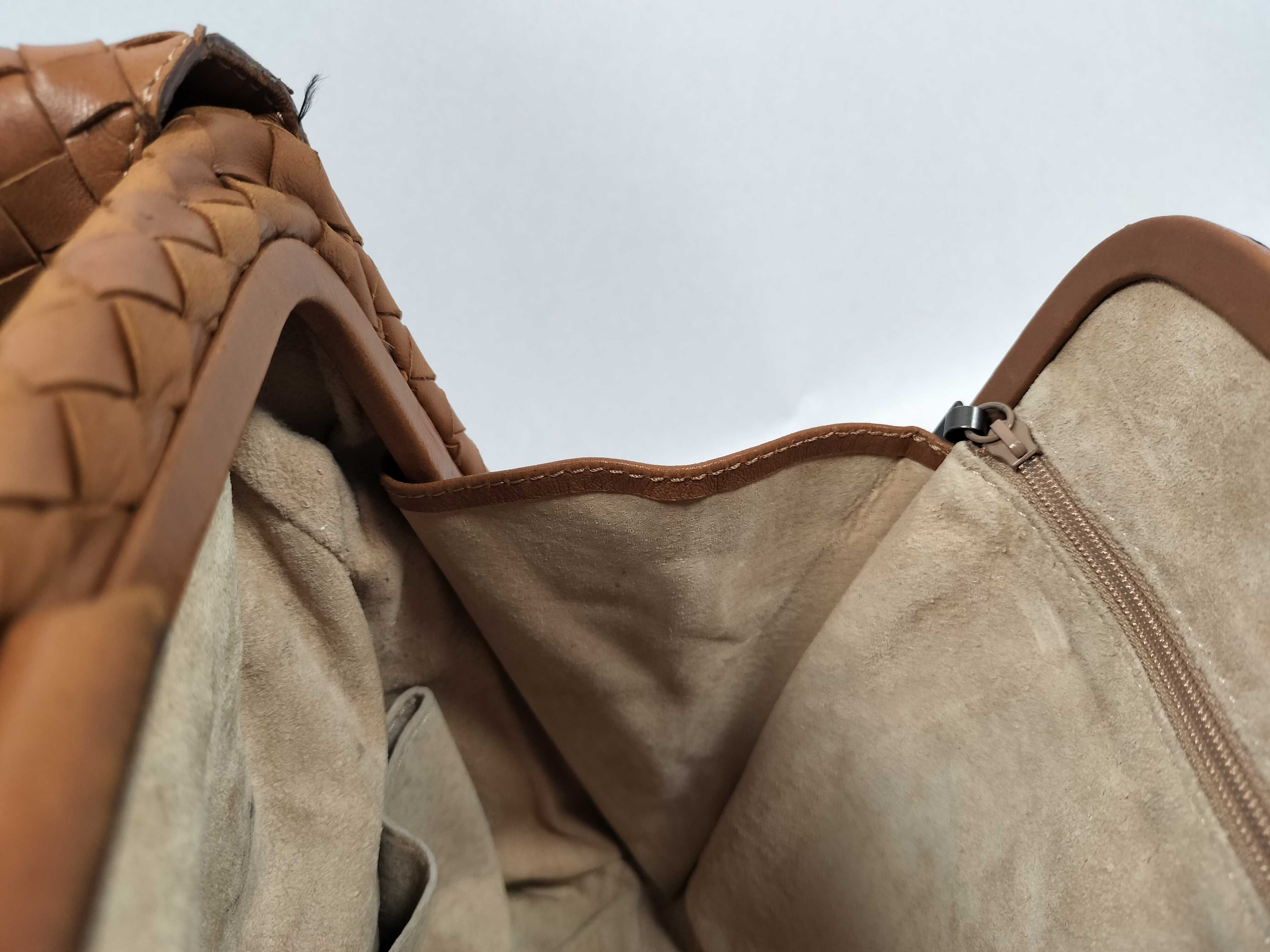 Intrecciato Bottega Veneta Shoulder Bag — view 8