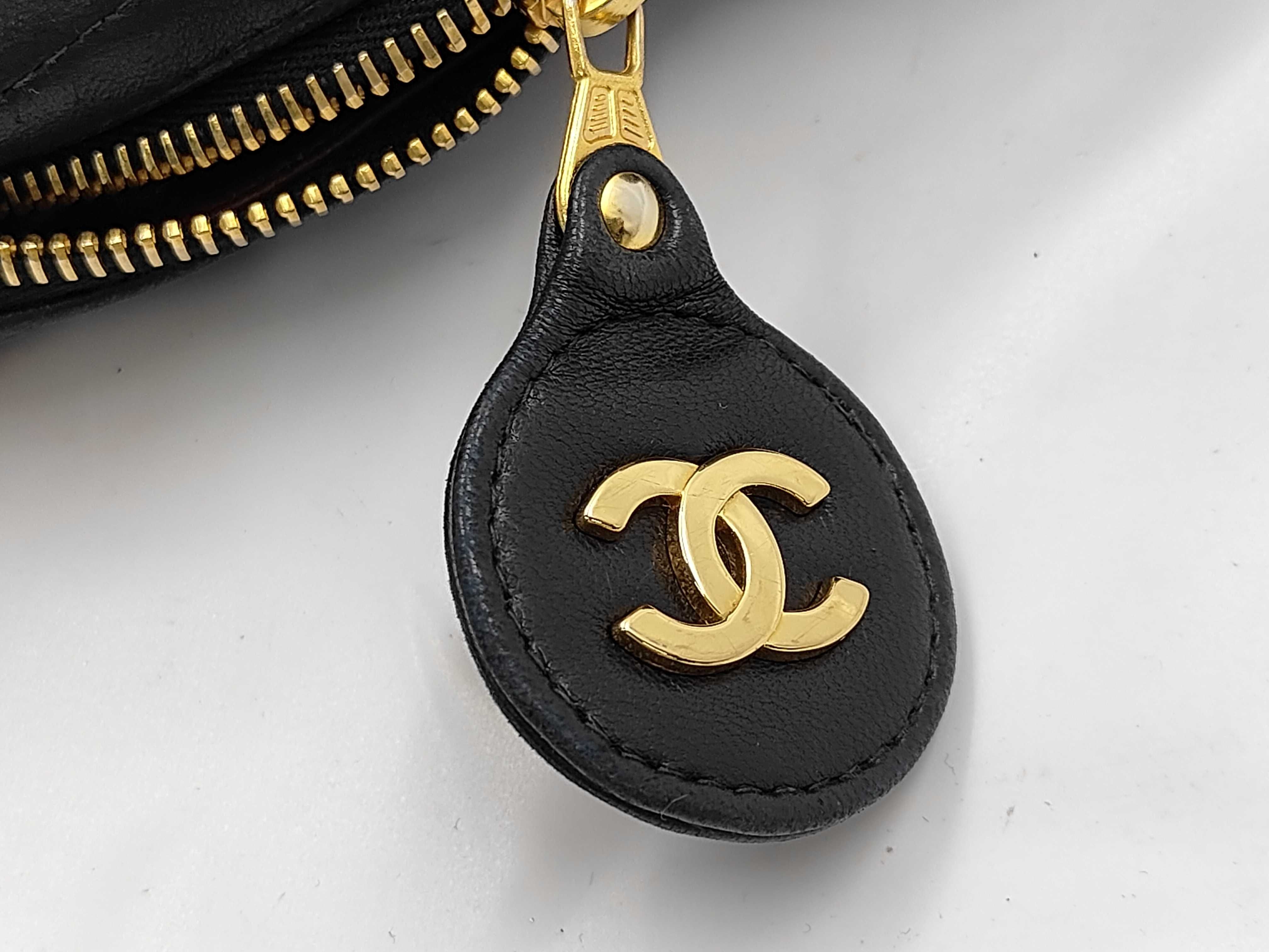 Matelassé Chain Coco Mark Shoulder Bag — view 13