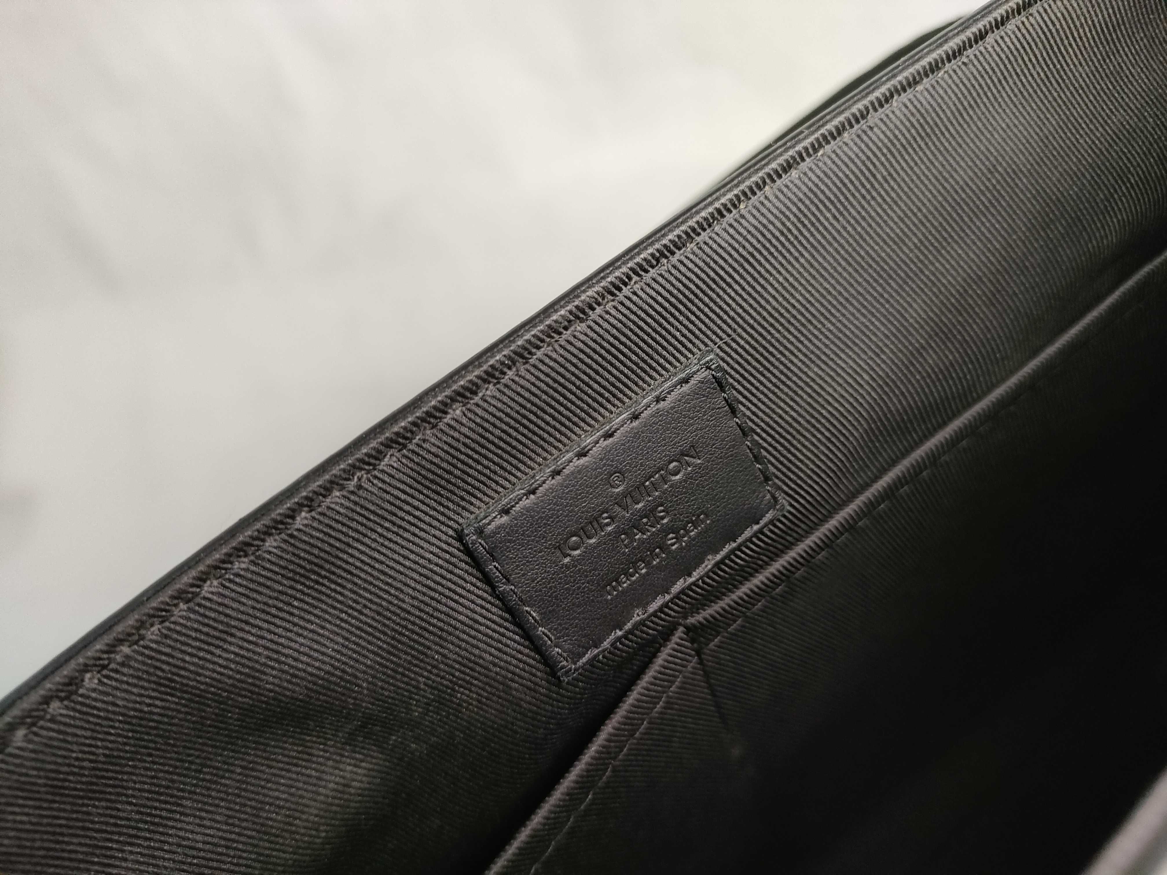 LV Aerogram Messenger Shoulder Bag — view 12