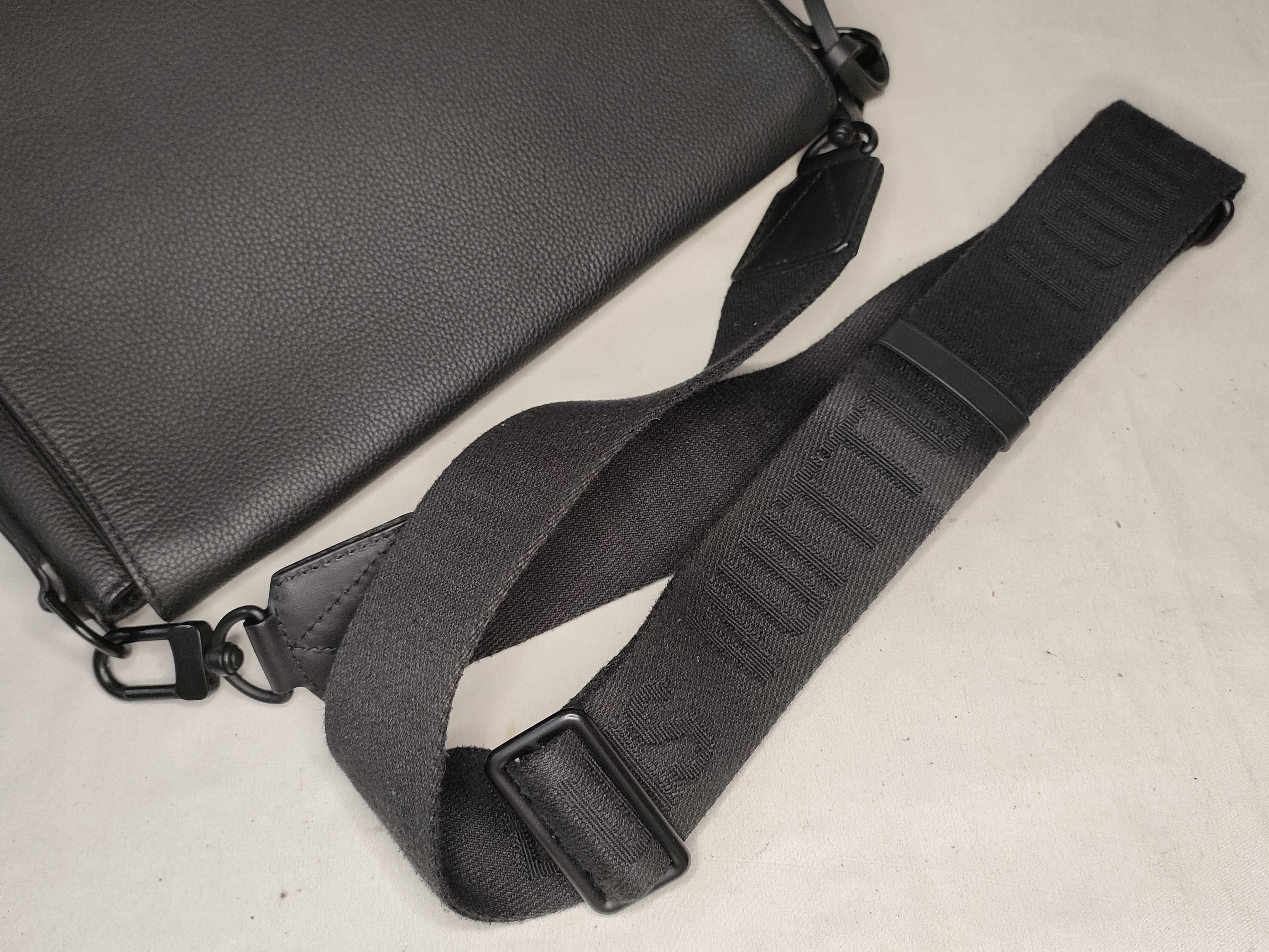 LV Aerogram Messenger Shoulder Bag — view 3