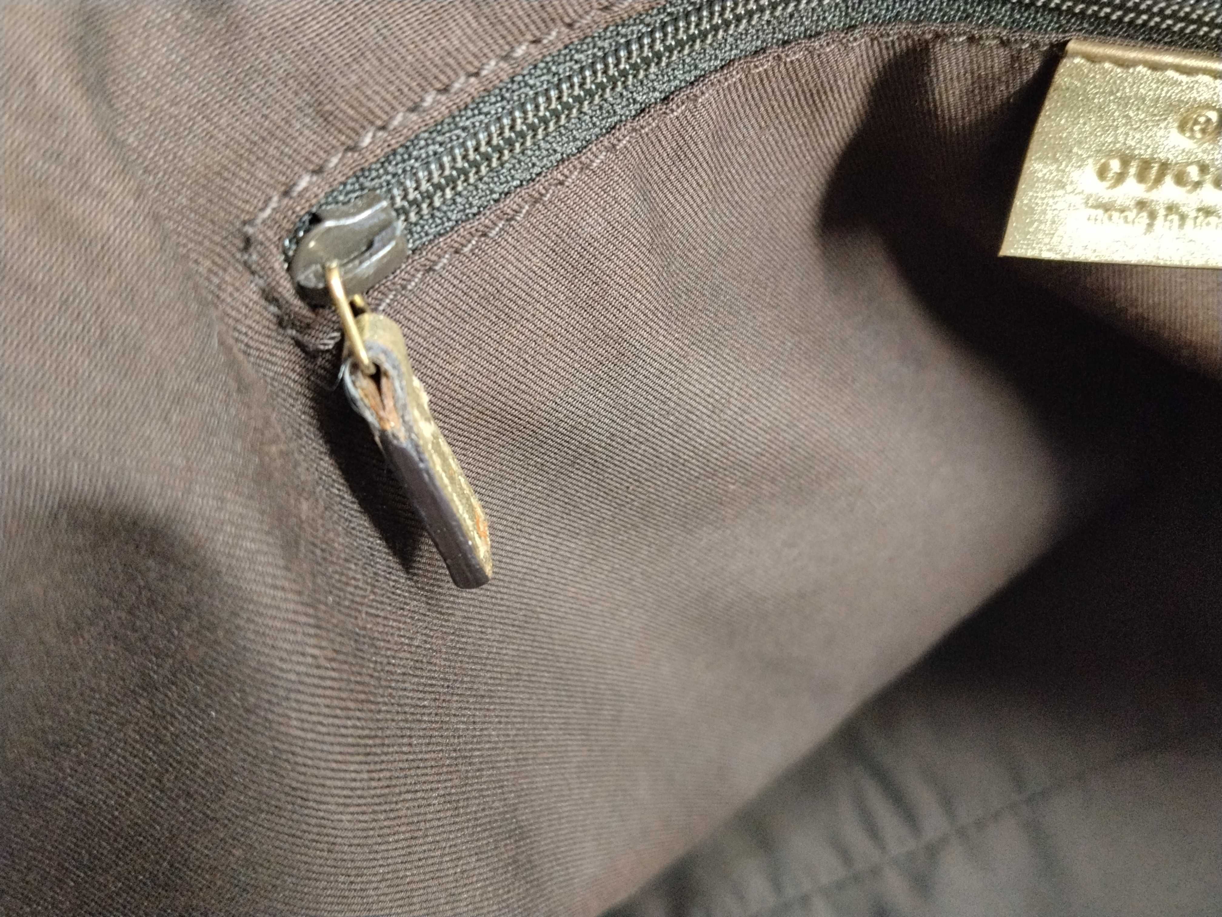 GG Canvas Bag / Gucci Handbag — view 14