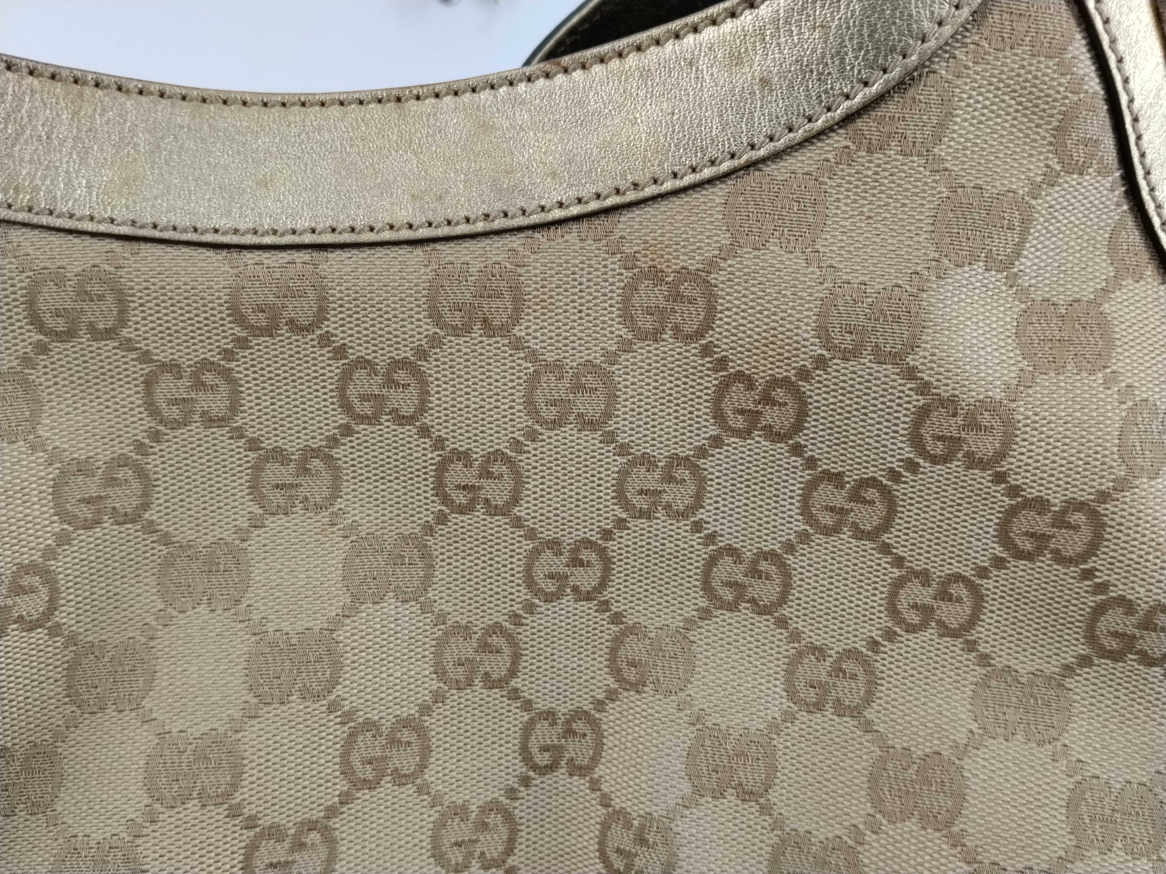 GG Canvas Bag / Gucci Handbag — view 15