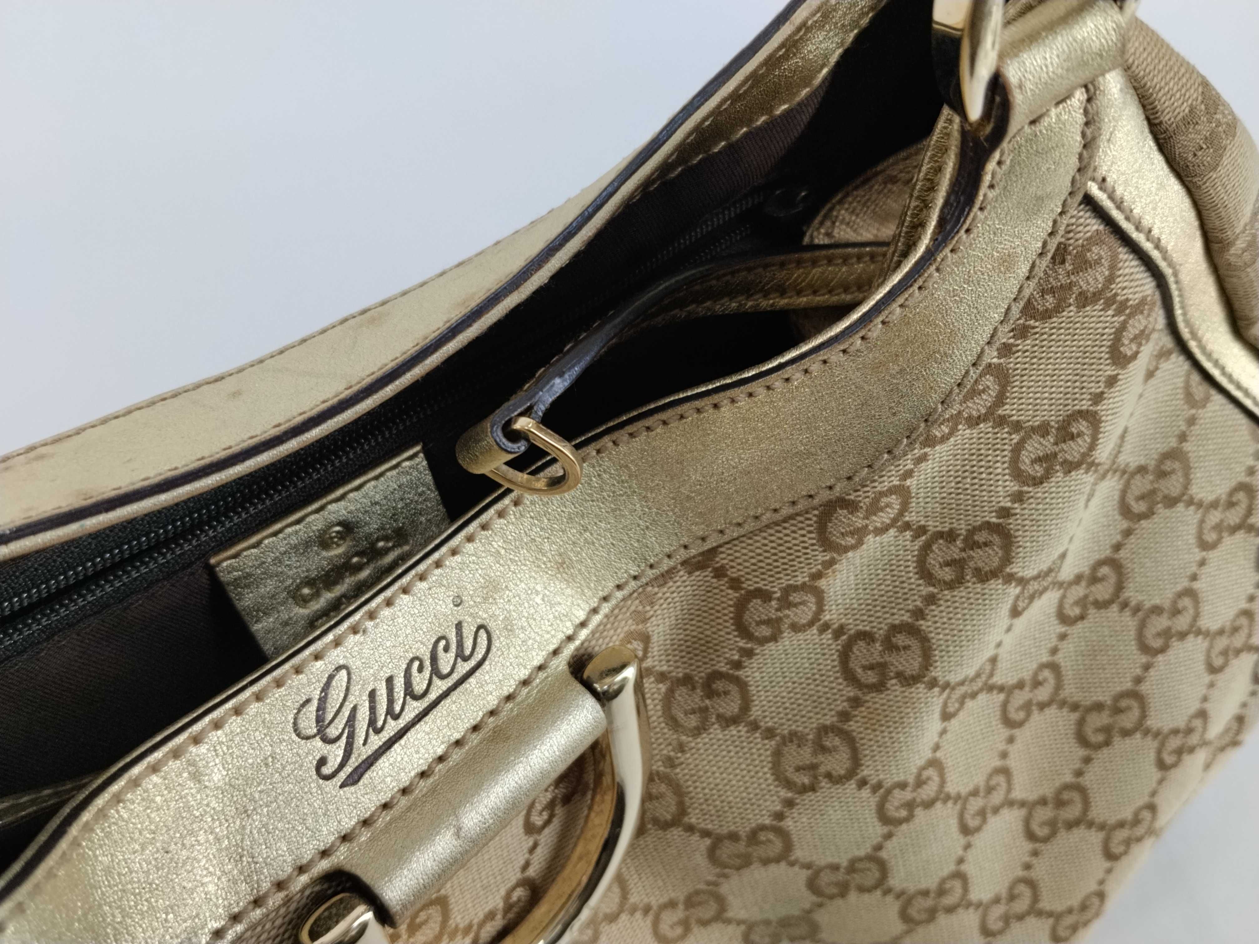 GG Canvas Bag / Gucci Handbag — view 9