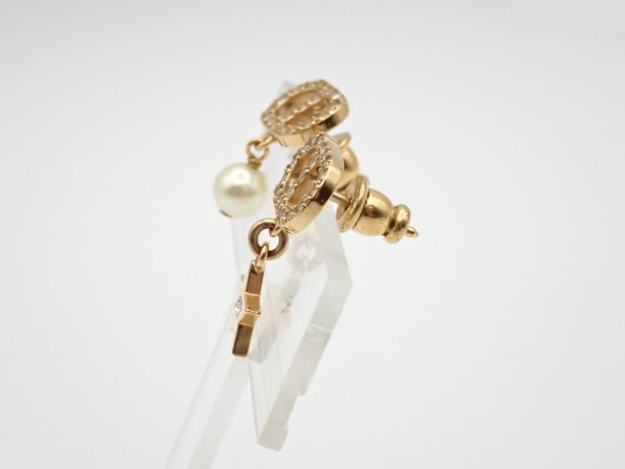 Gold earrings — view 3