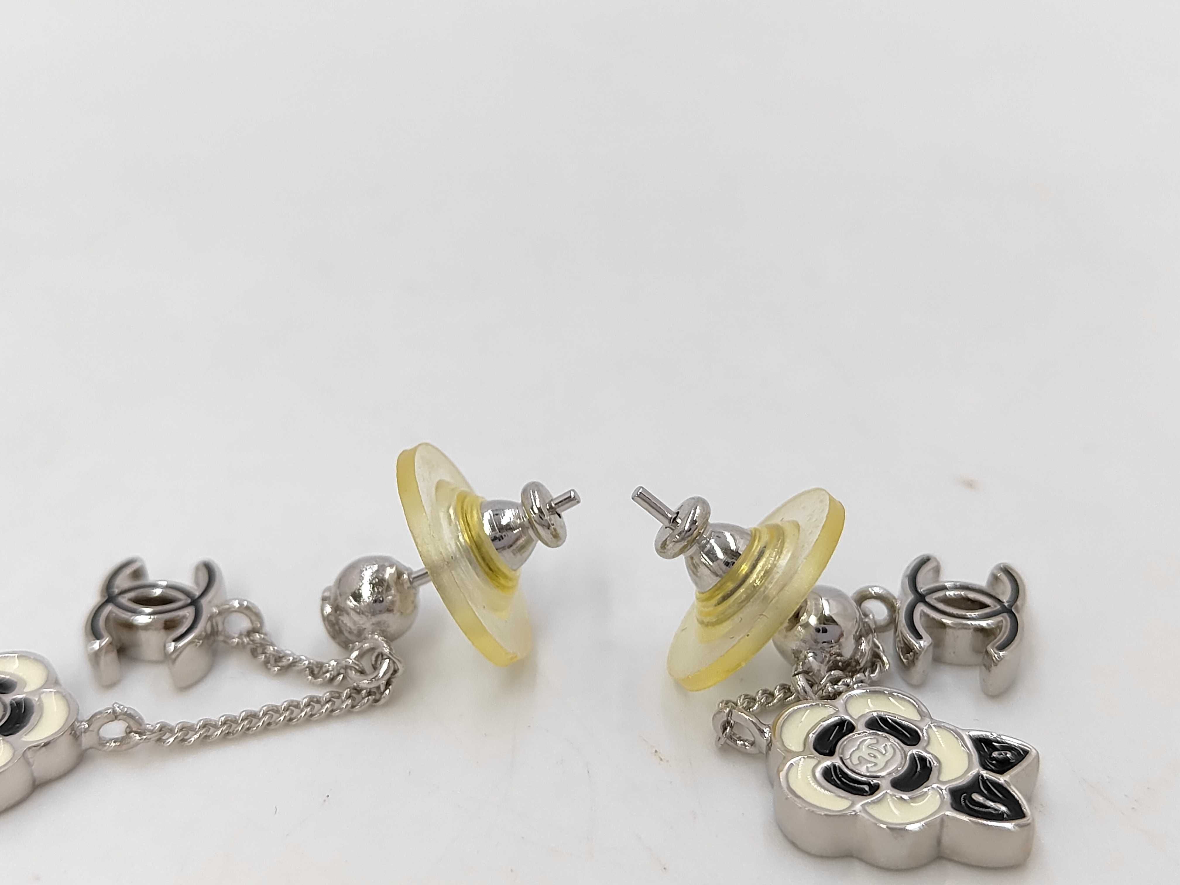 05P Coco Mark Camellia Earrings Black White Earrings — view 3