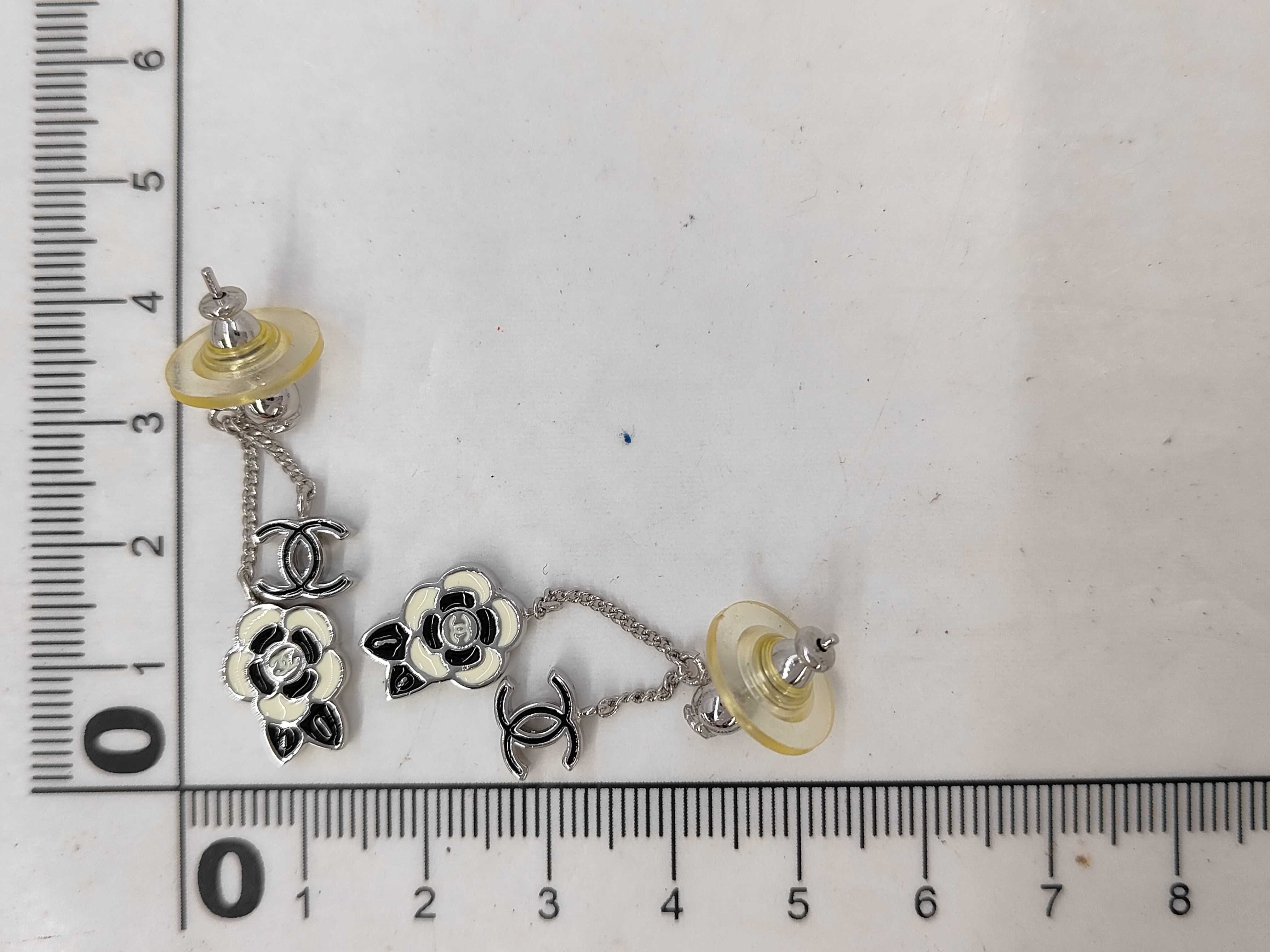 05P Coco Mark Camellia Earrings Black White Earrings — view 4