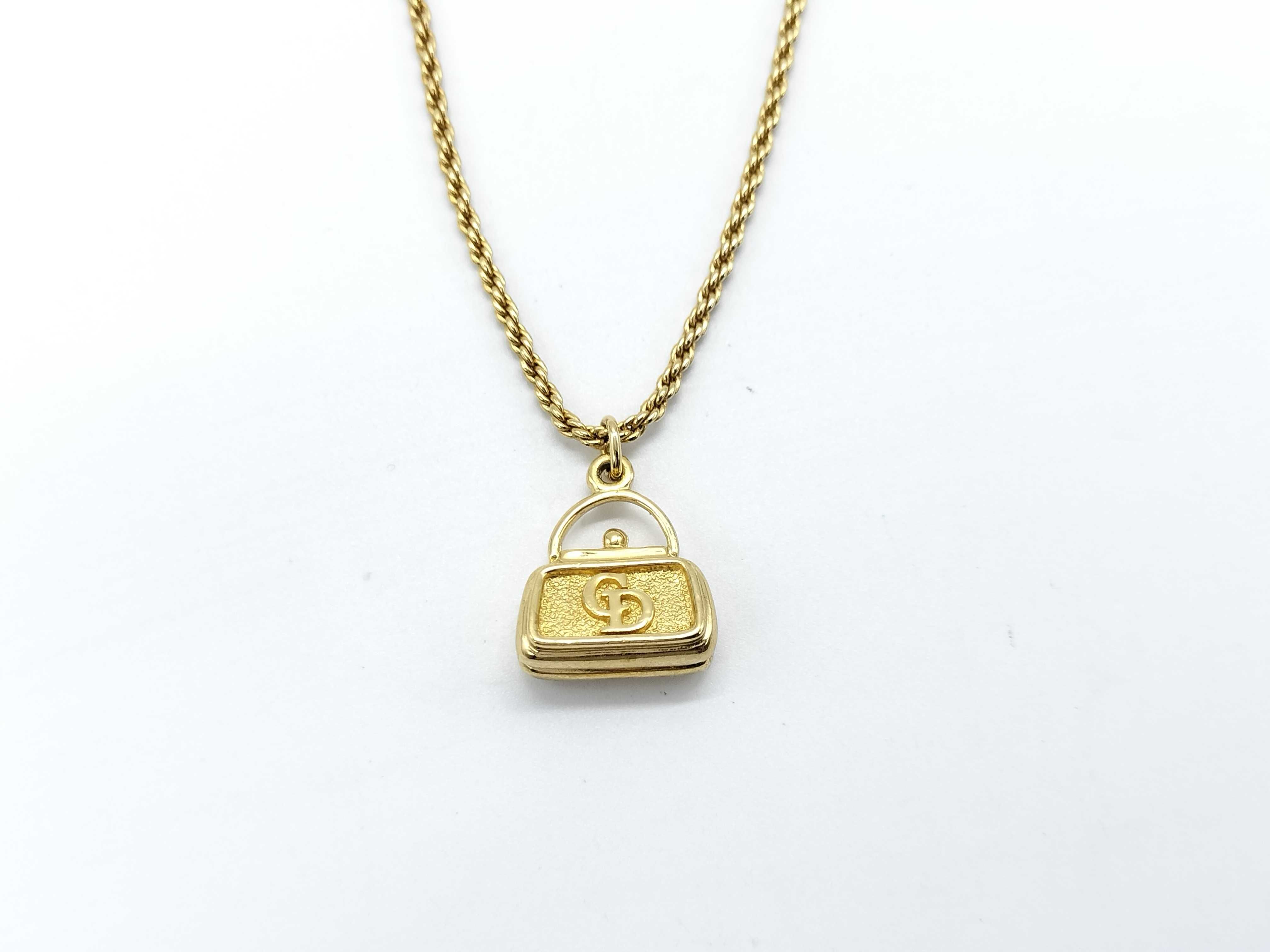 necklace — view 3