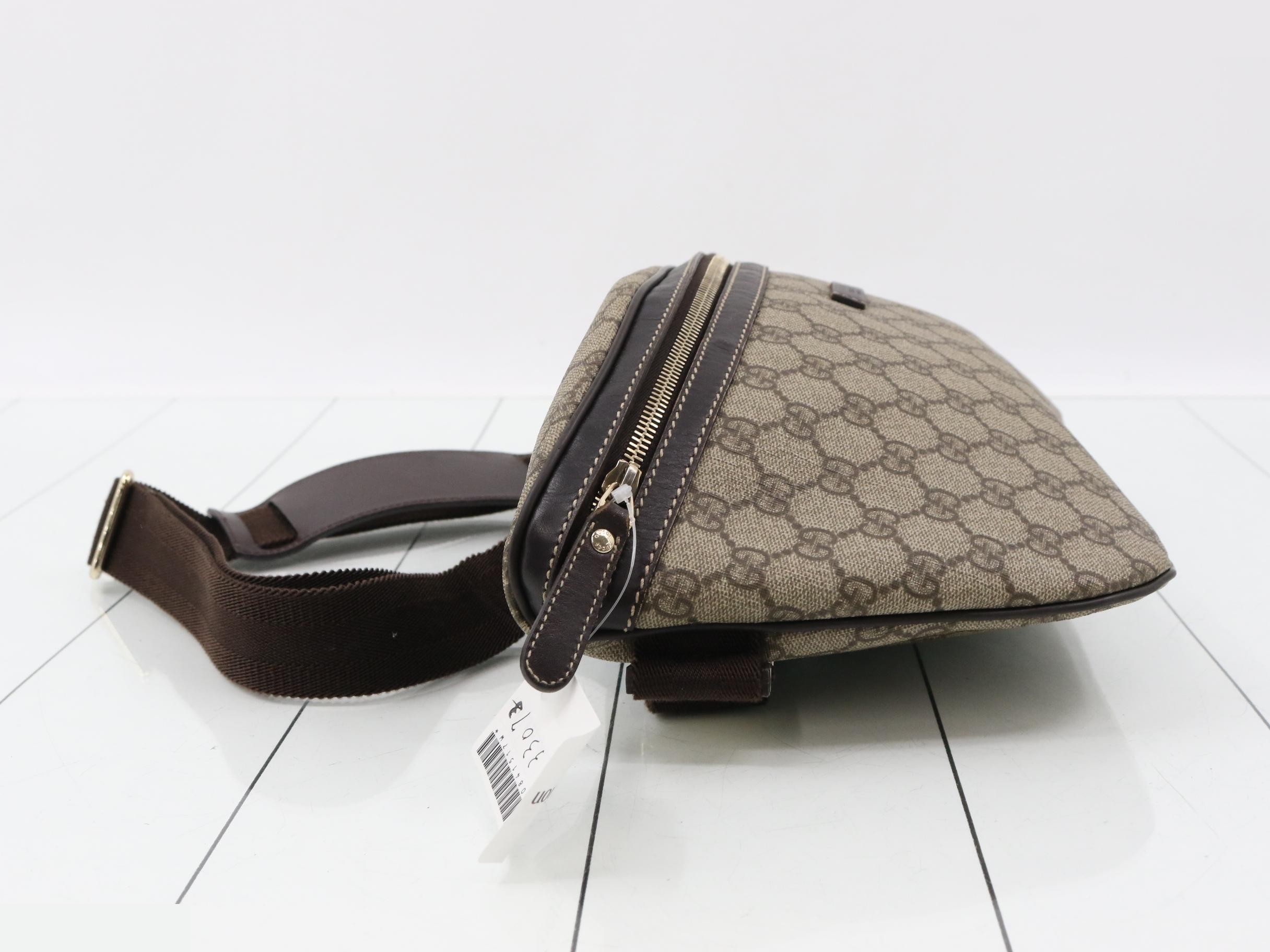 211110-001998 Gucci Supreme Body Bag — view 4